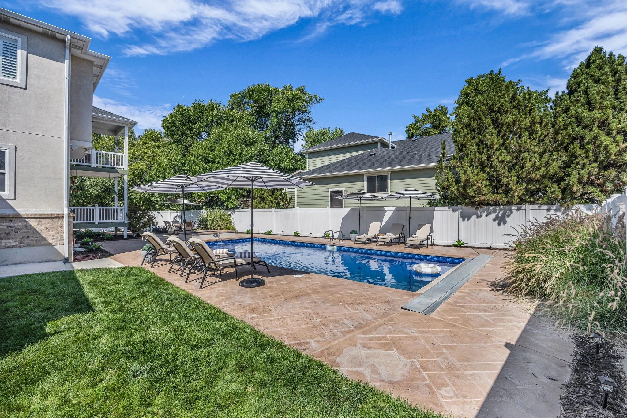 50-web-or-mls-557-warm-springs-dr.jpg