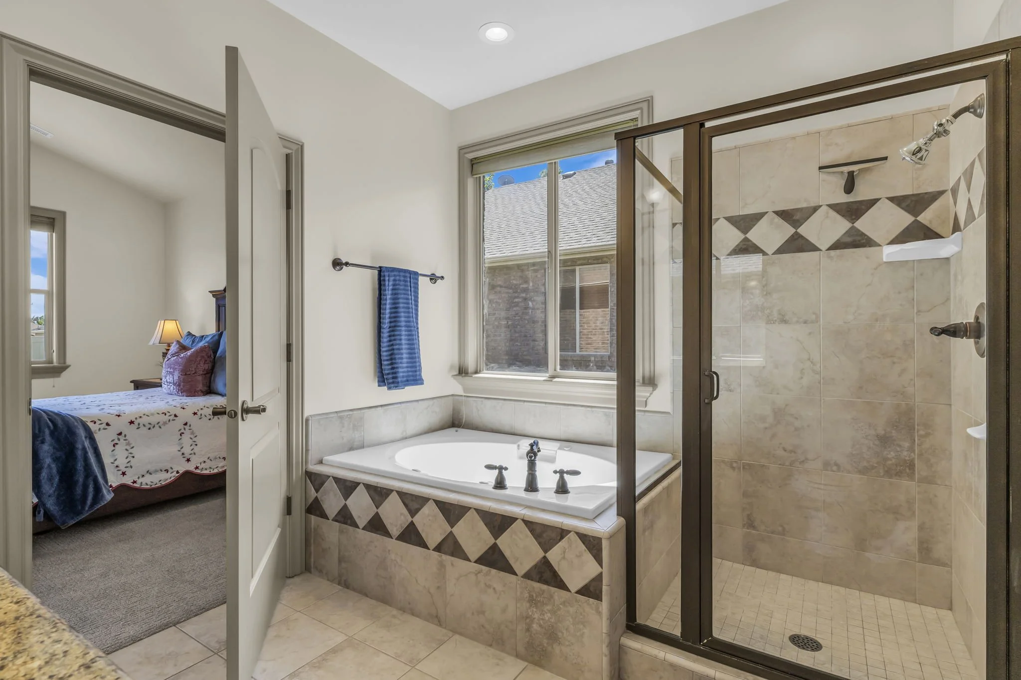 30-web-or-mls-1941-trailside-dr.jpg
