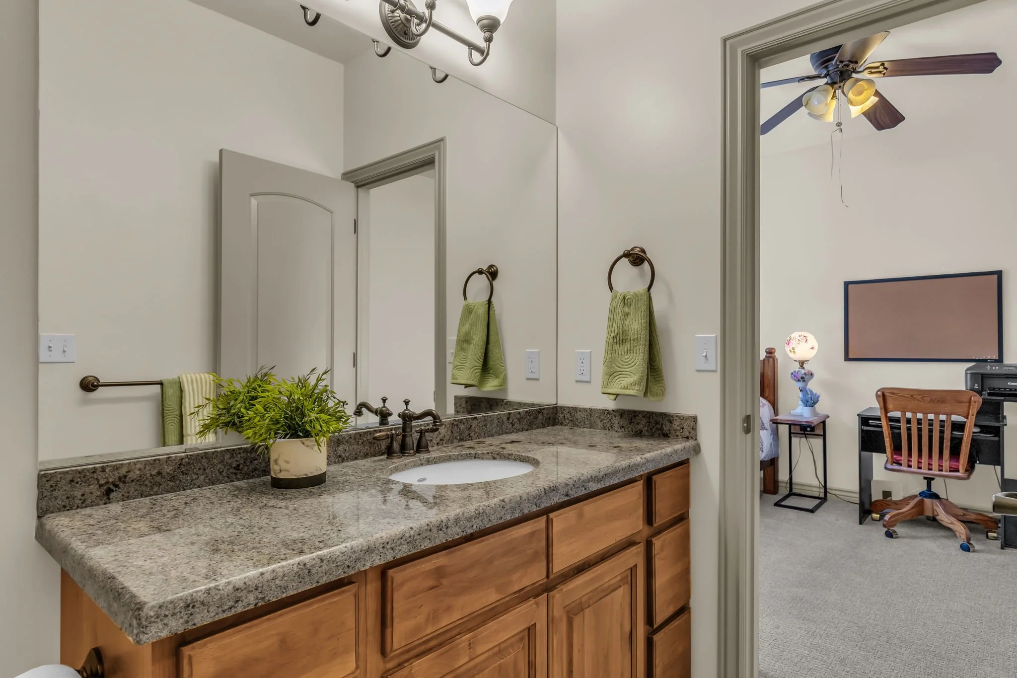 37-web-or-mls-1941-trailside-dr.jpg