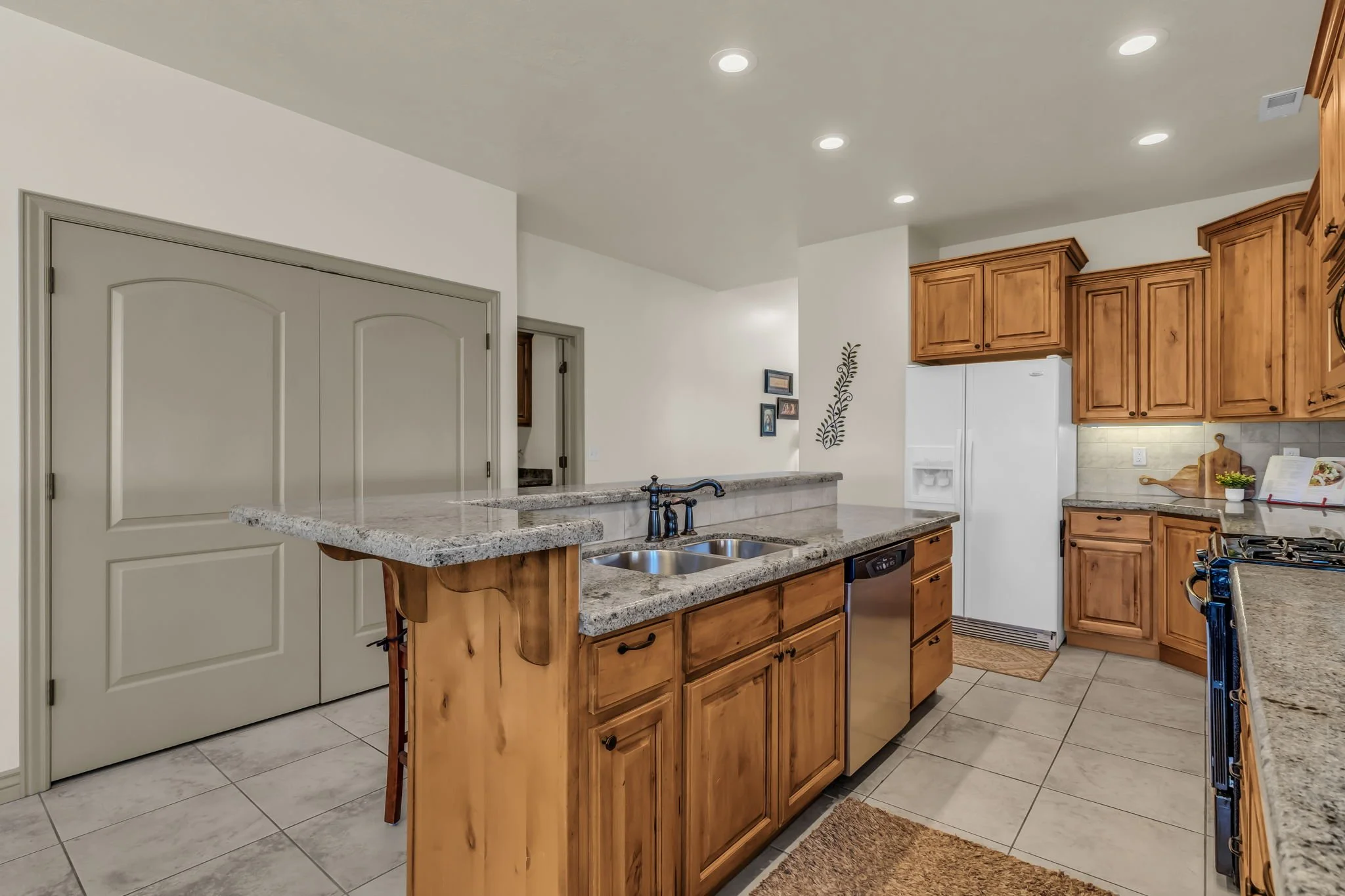 12-web-or-mls-1941-trailside-dr.jpg