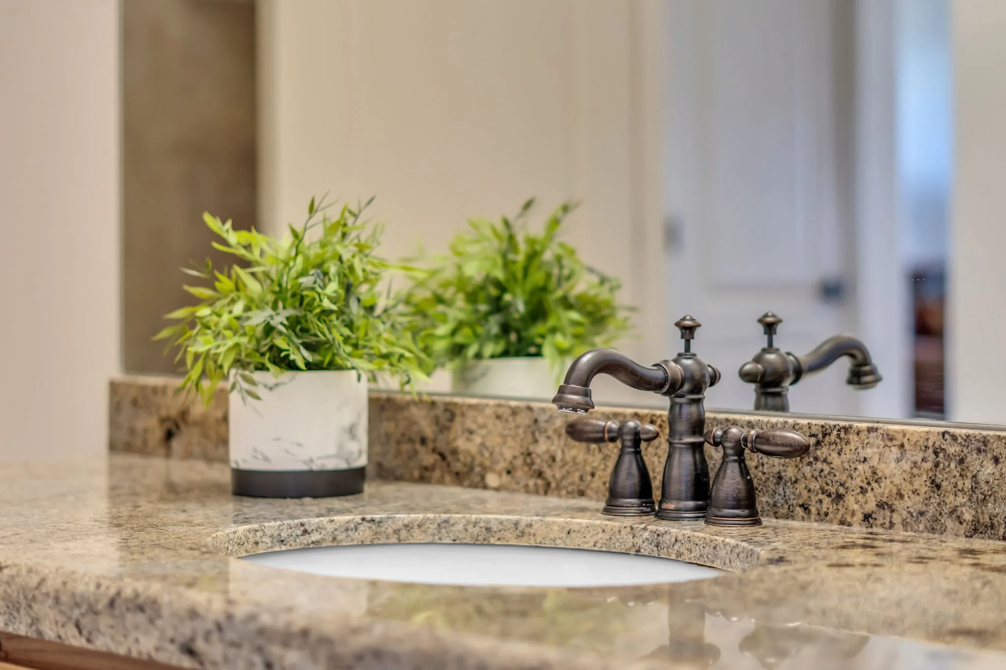 42-web-or-mls-1941-trailside-dr.jpg