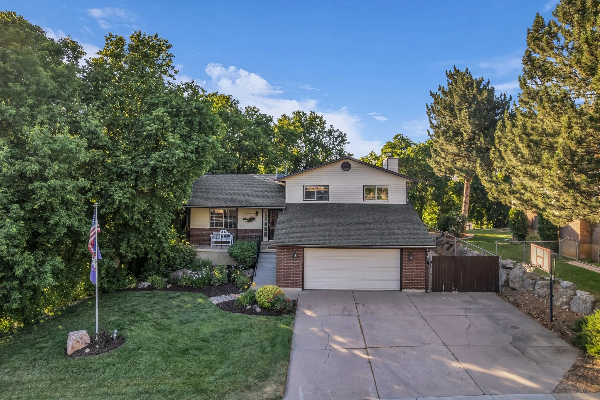 77-web-or-mls-2600-deer-run-dr.jpg