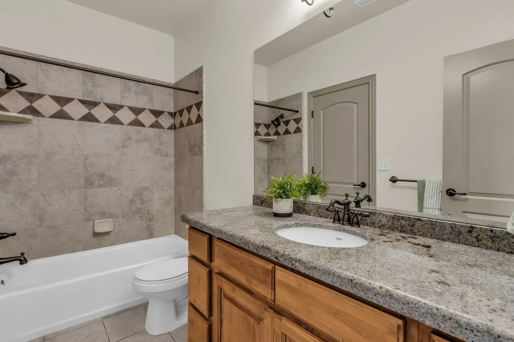 36-web-or-mls-1941-trailside-dr.jpg