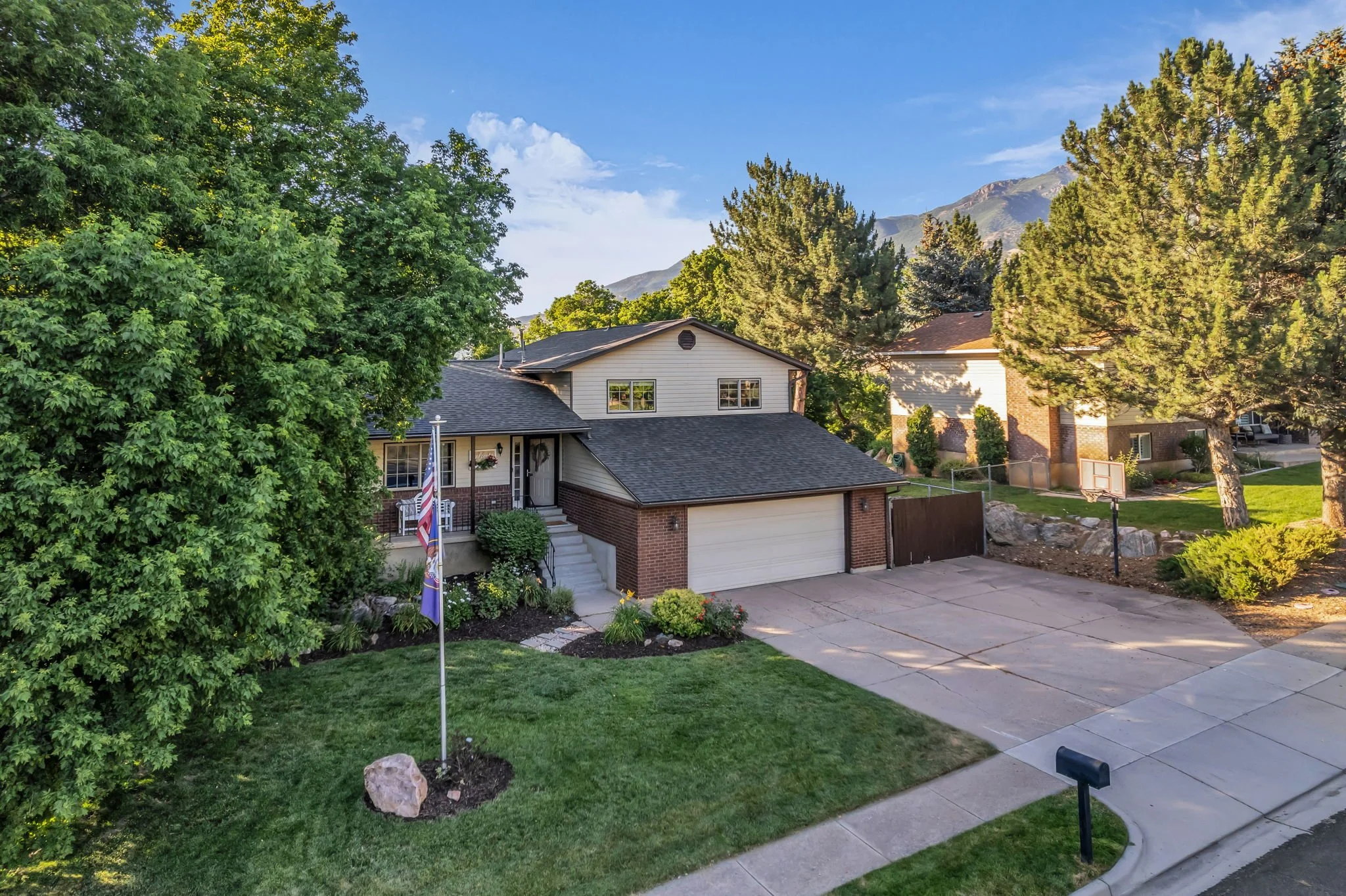 78-web-or-mls-2600-deer-run-dr.jpg