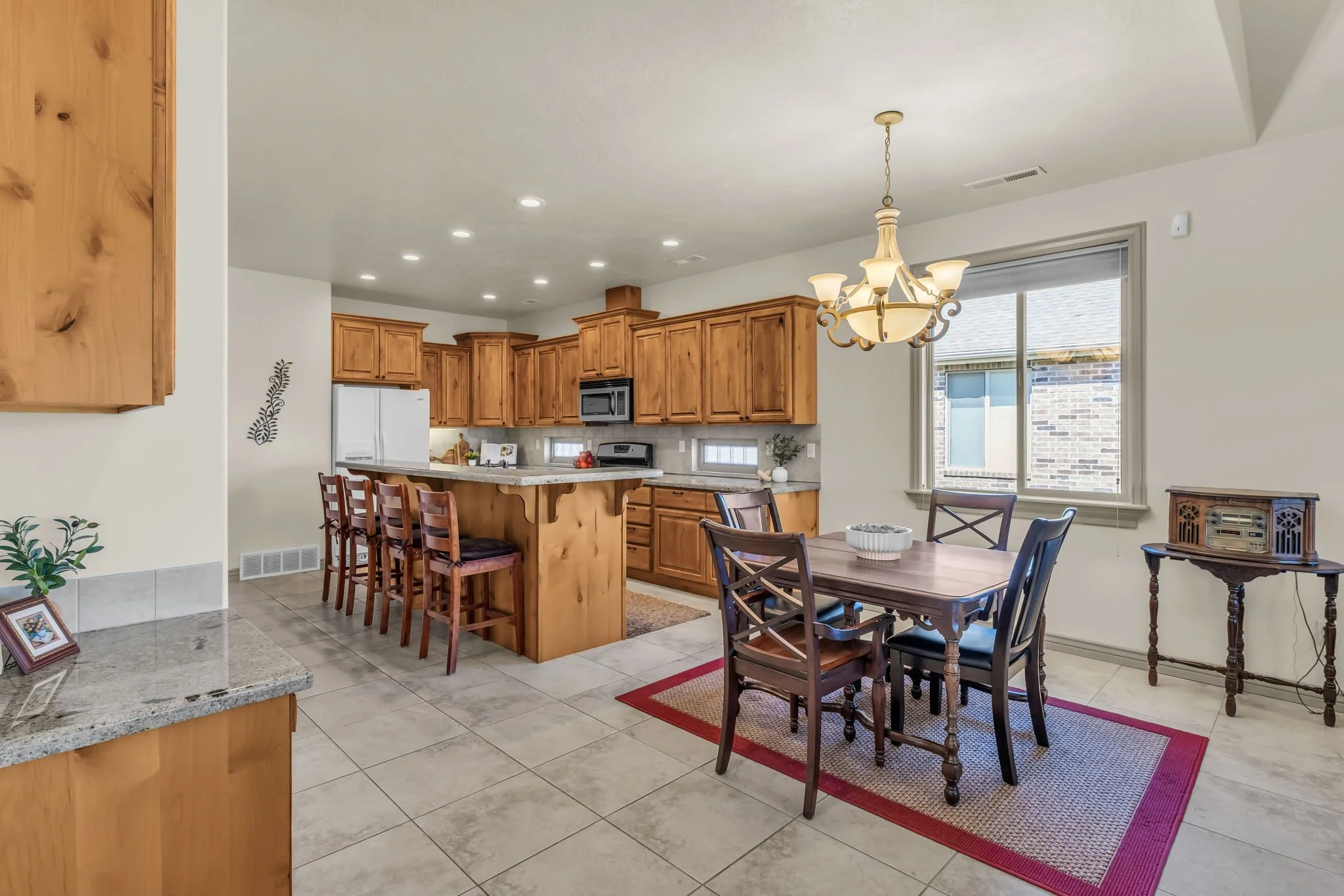 17-web-or-mls-1941-trailside-dr.jpg