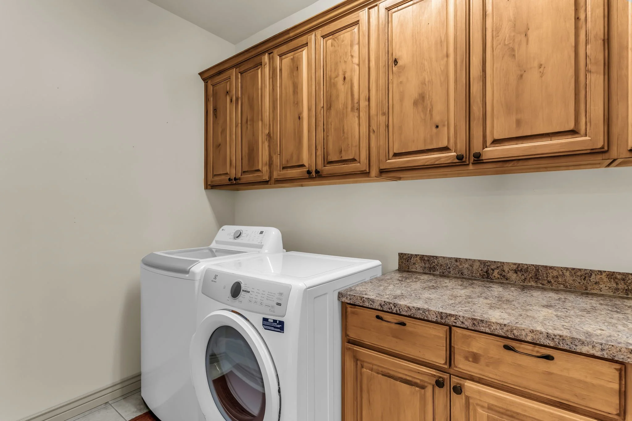 48-web-or-mls-1941-trailside-dr.jpg