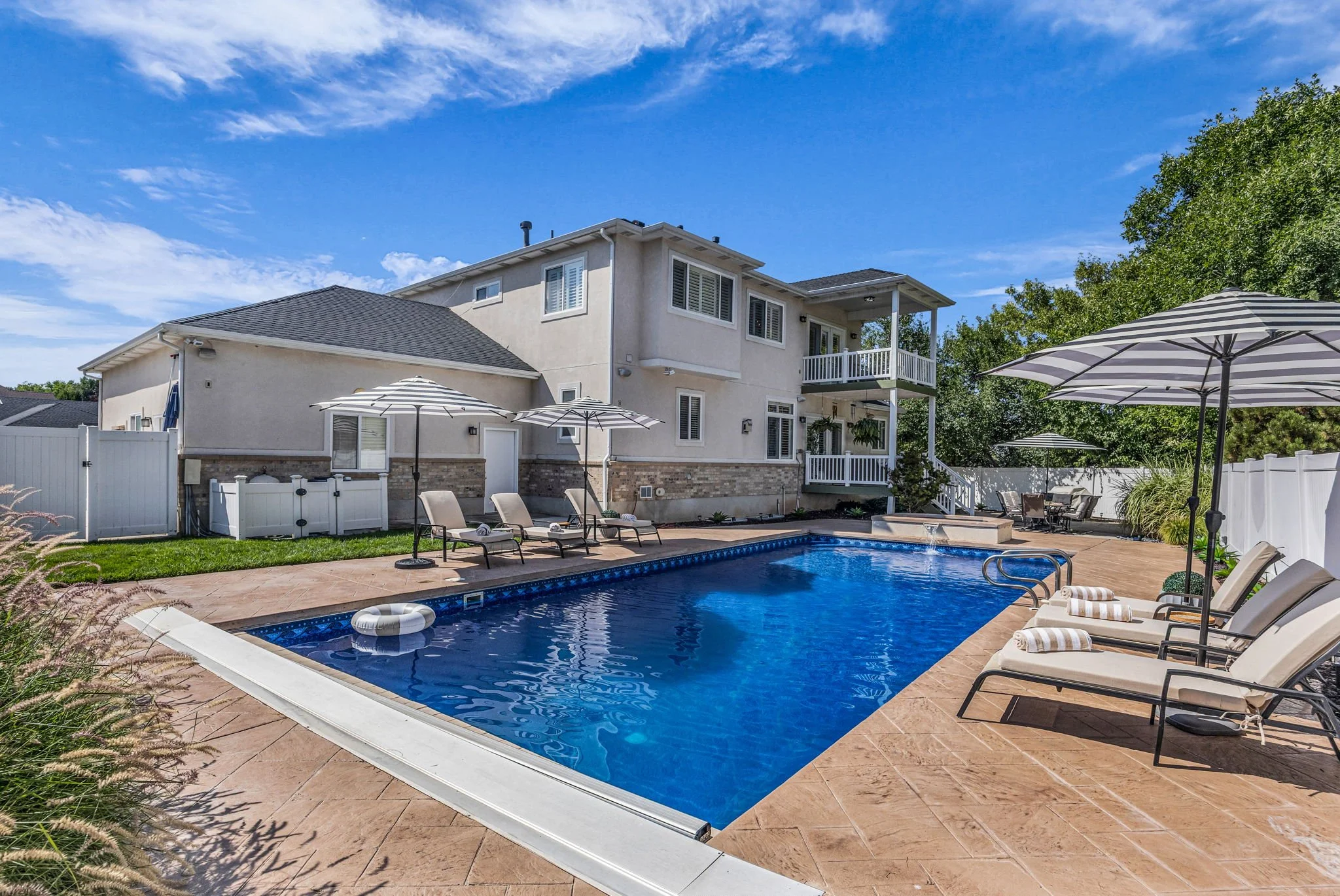 52-web-or-mls-557-warm-springs-dr.jpg