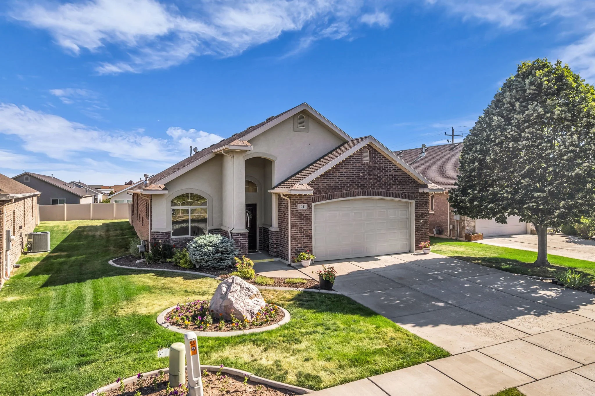 7-web-or-mls-1941-trailside-dr.jpg