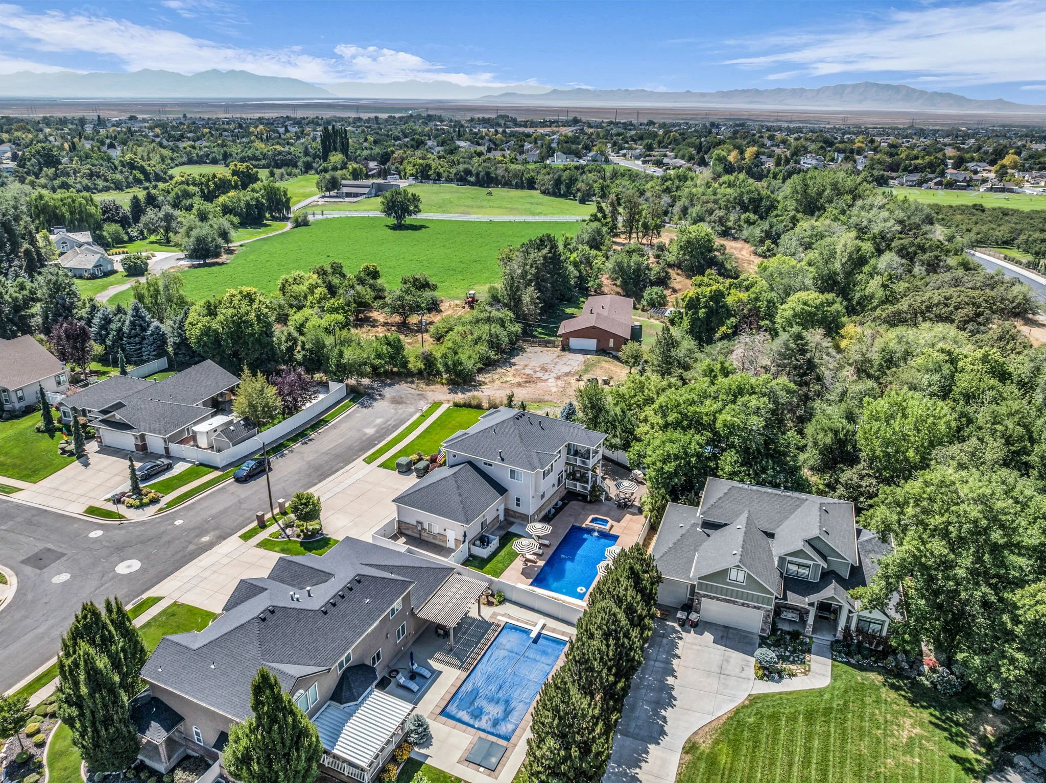 65-web-or-mls-557-warm-springs-dr.jpg