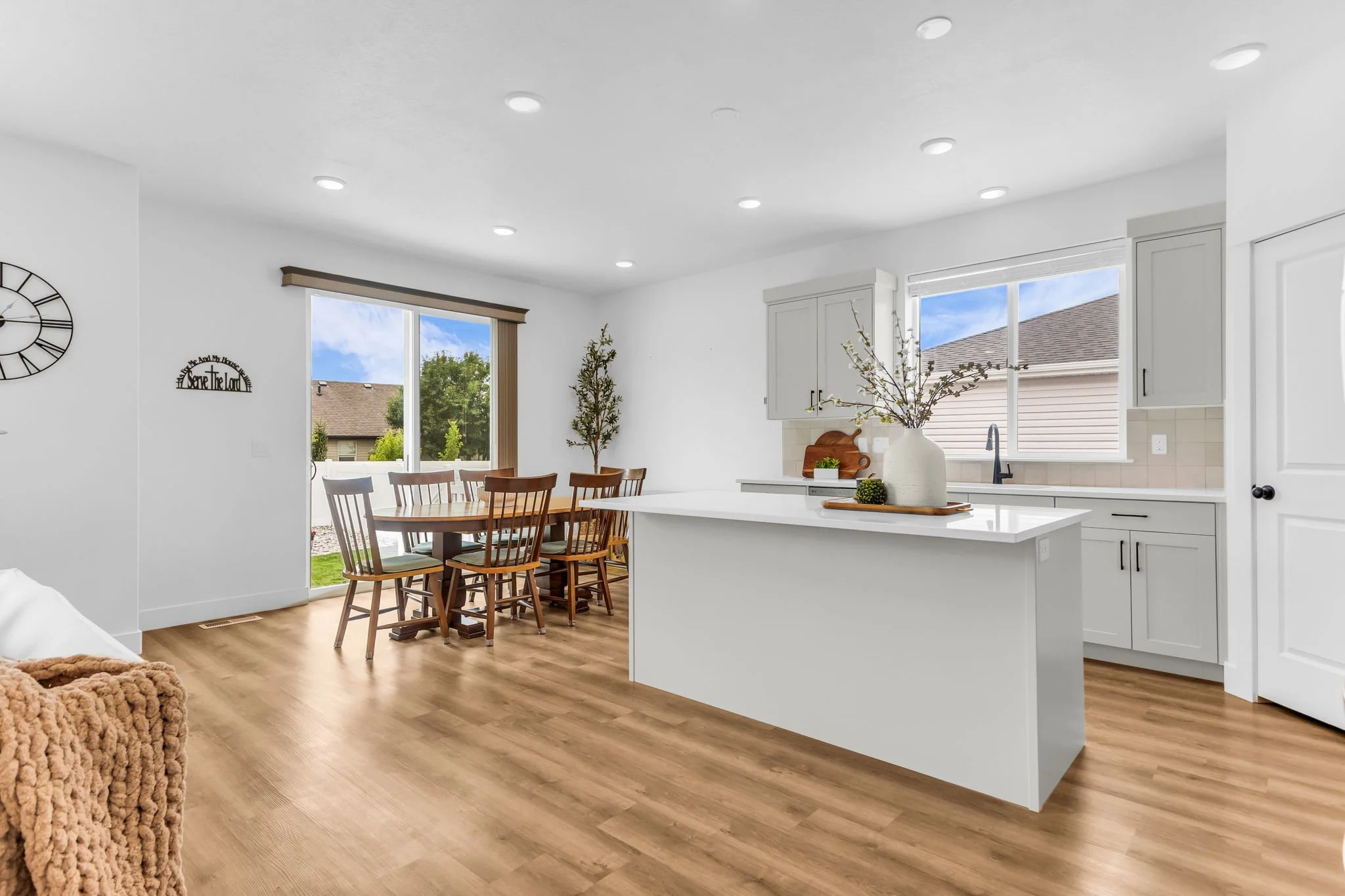 10-web-or-mls-236-w-470-n.jpg