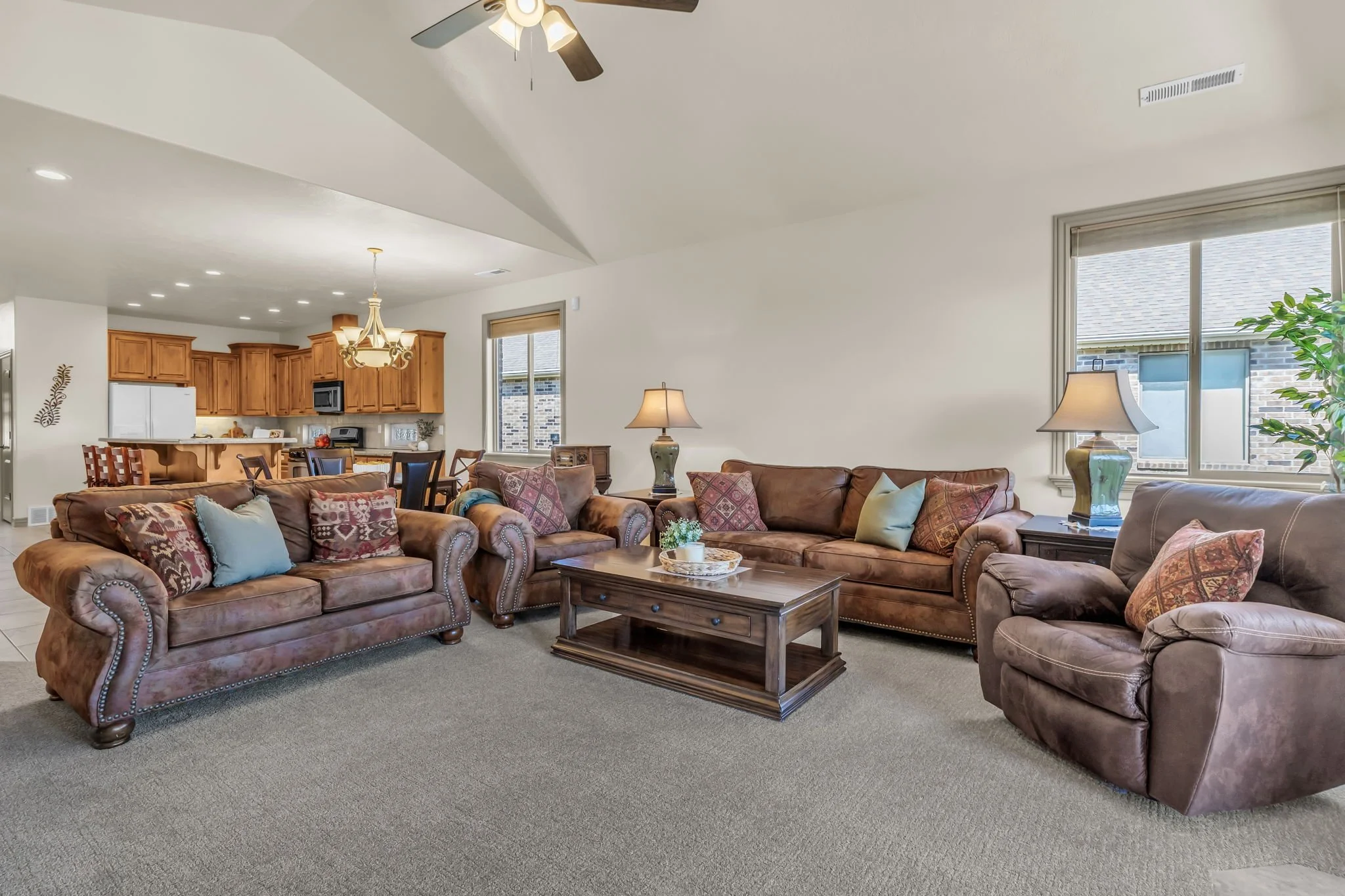 21-web-or-mls-1941-trailside-dr.jpg
