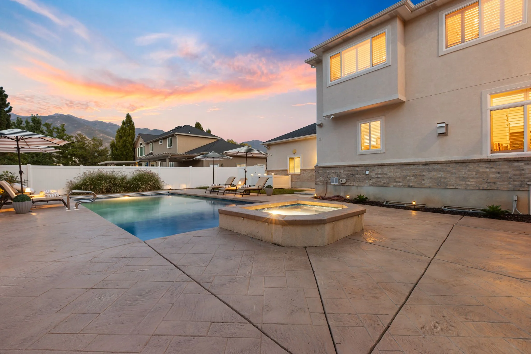 72-web-or-mls-557-warm-springs-dr.jpg