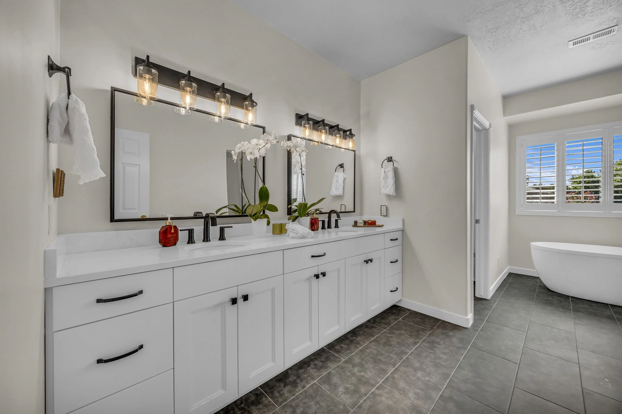 37-web-or-mls-557-warm-springs-dr.jpg