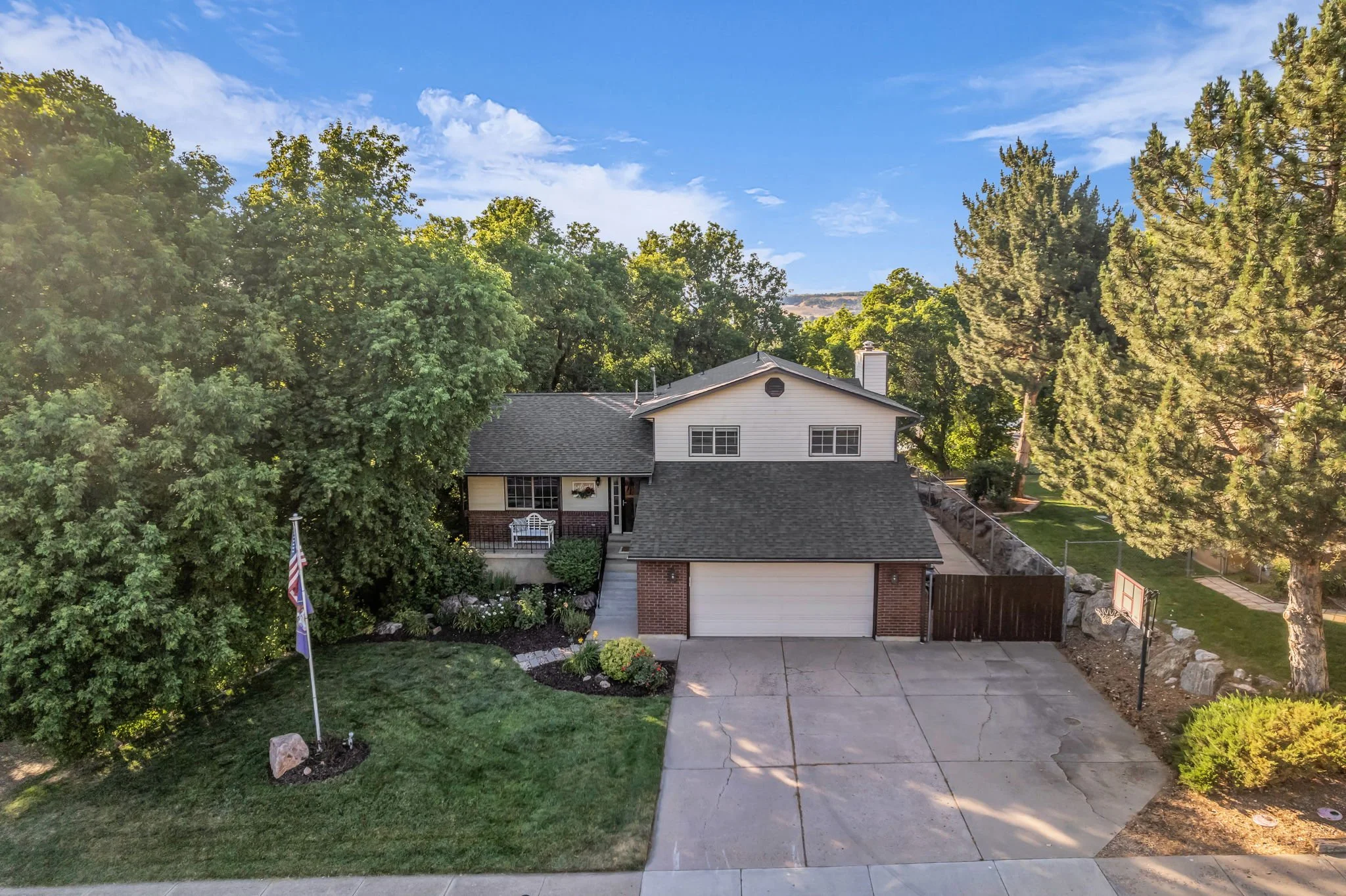 75-web-or-mls-2600-deer-run-dr.jpg