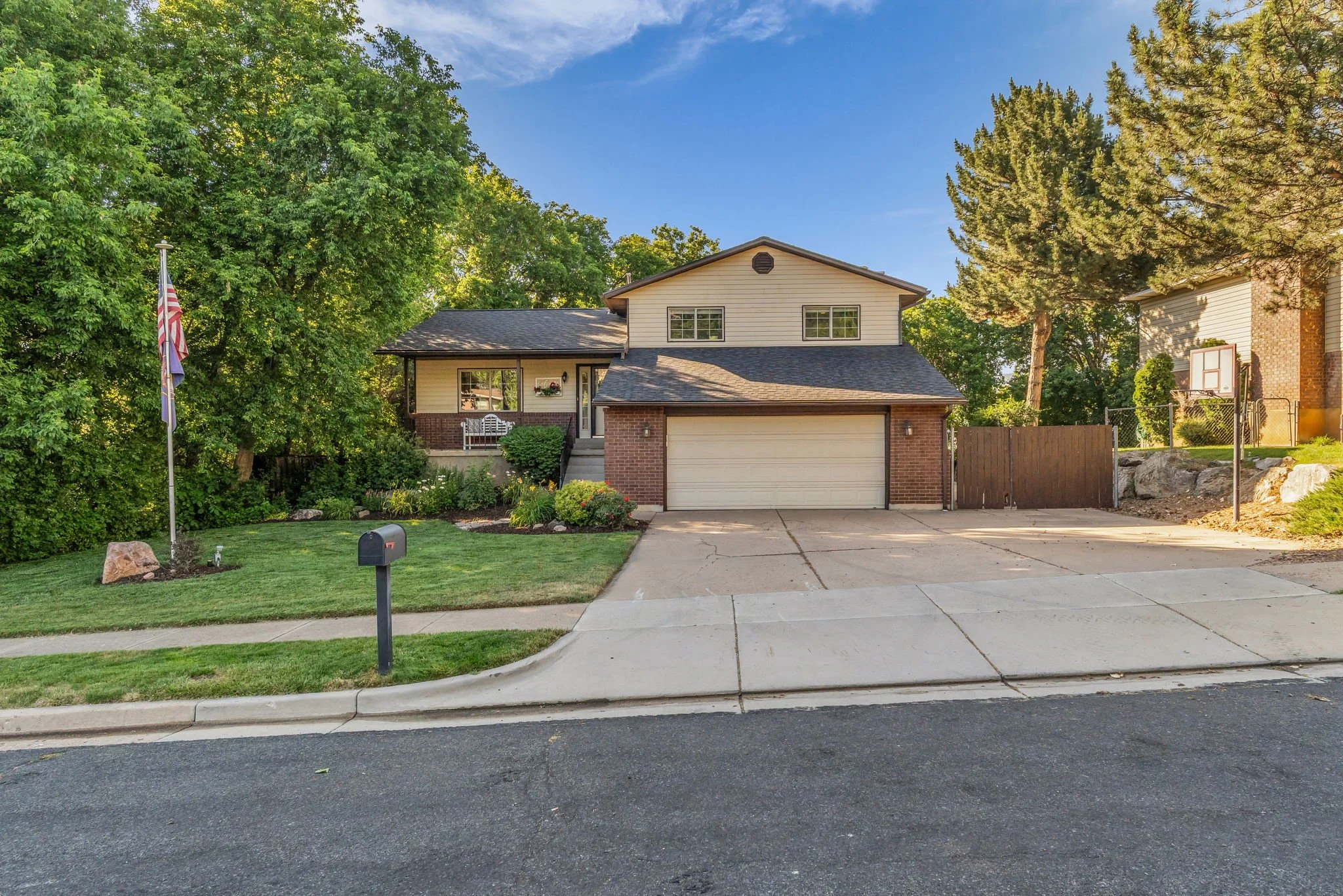 3-web-or-mls-2600-deer-run-dr.jpg