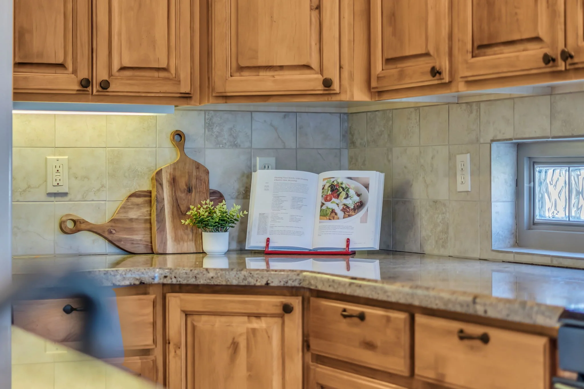 45-web-or-mls-1941-trailside-dr.jpg