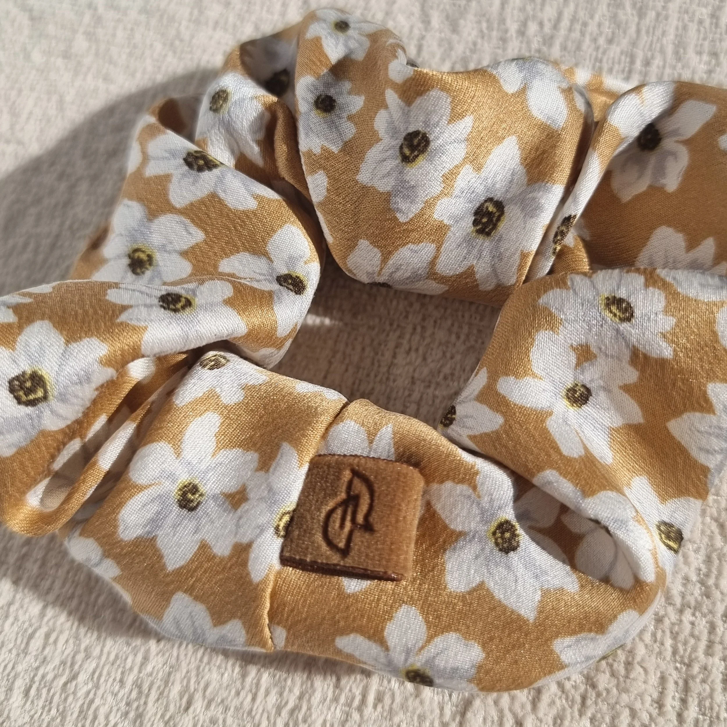 Daisy Silk Petite Scrunchie