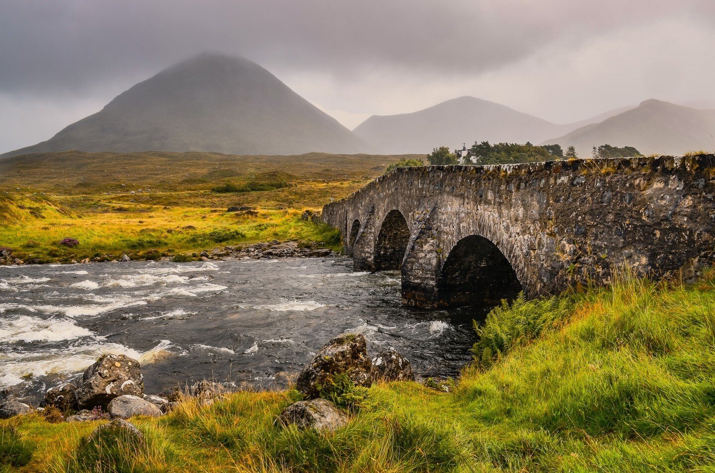 There are no trolls under this beautiful stone bridge. Instead, you're met with breathtaking views and rumors of magical water. It's said that the River Sligachan was enchanted by fairies.⁣ 🧚⁠
⁠
The story surrounds one of Scotland's greatest warrior