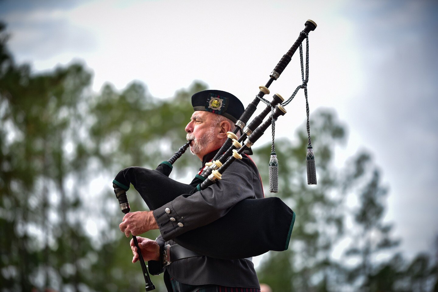 How far do you think the sound of bagpipes can travel? 🎶 It's said they can be heard up to 10 miles away &ndash; isn't that incredible? (Remember this the next time you're practicing bagpipes in your neighborhood. 😉)⁠
⁠
All jokes aside, we love lis