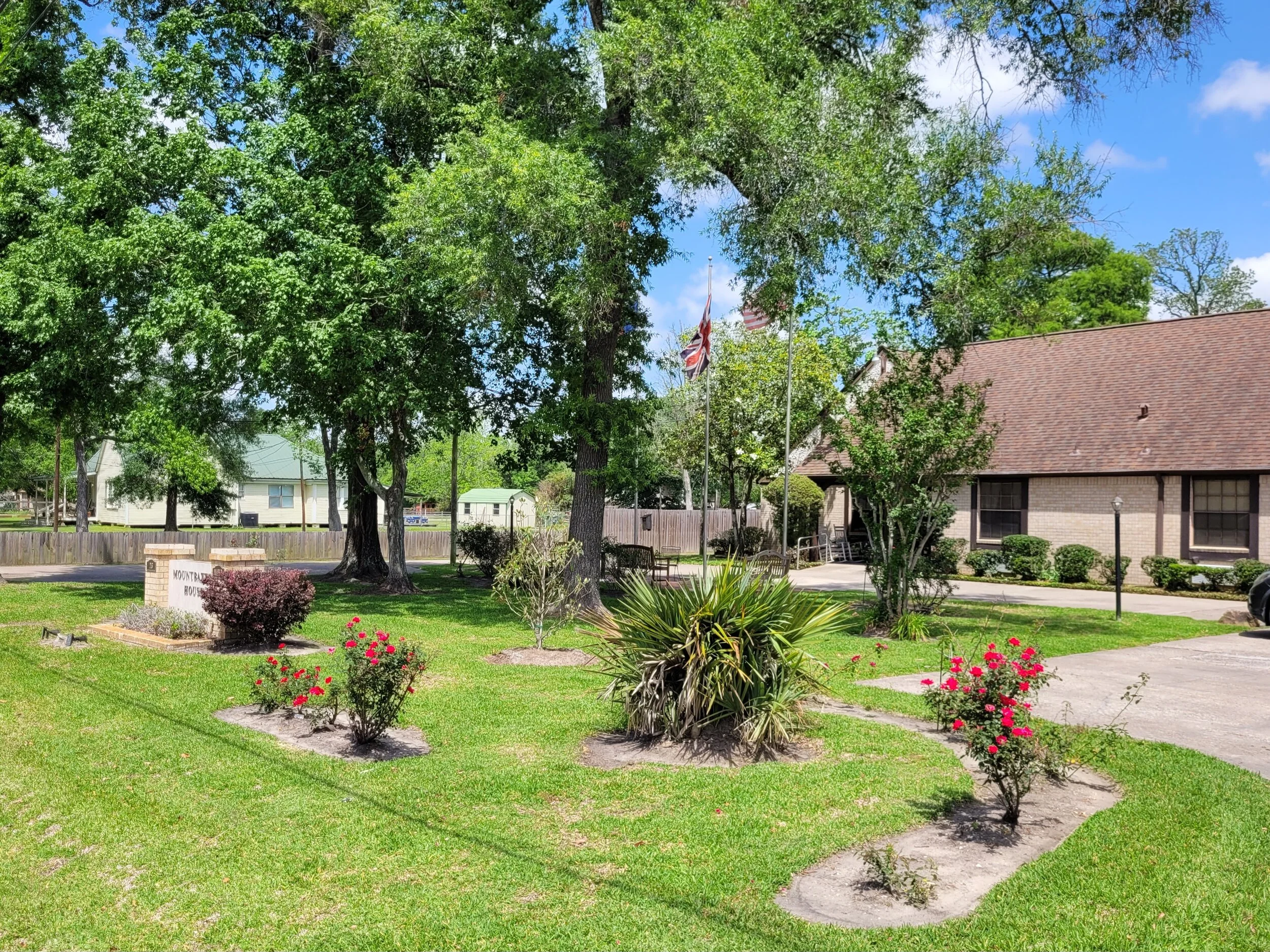 Amenities & Services — Mountbatten House