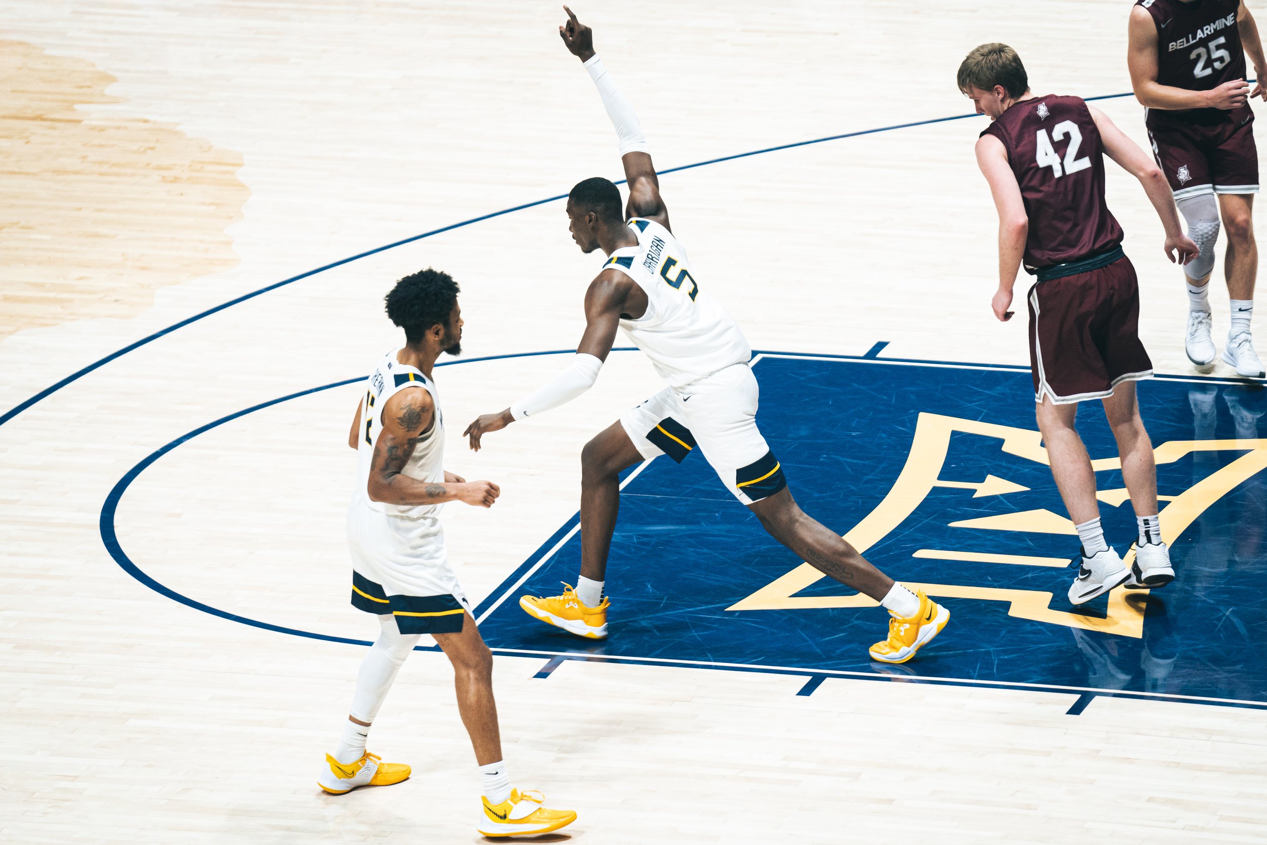 11302021_WVUvsBellarmine_Dimon Carrigan 3_JSR.jpg