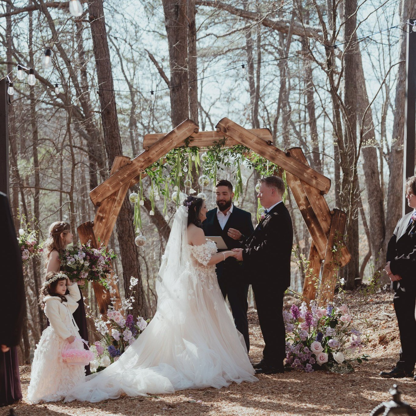 Outdoor ceremony vibes.  Thought we'd share some pics of Ga before it decided to rain every single day!! ☔️

bradfordhouseandgardens.com
 #weddingphotos #northgeorgiavenue #romanticwedding #allinclusiveweddingvenue #allinclusiveweddings #atlantavenue
