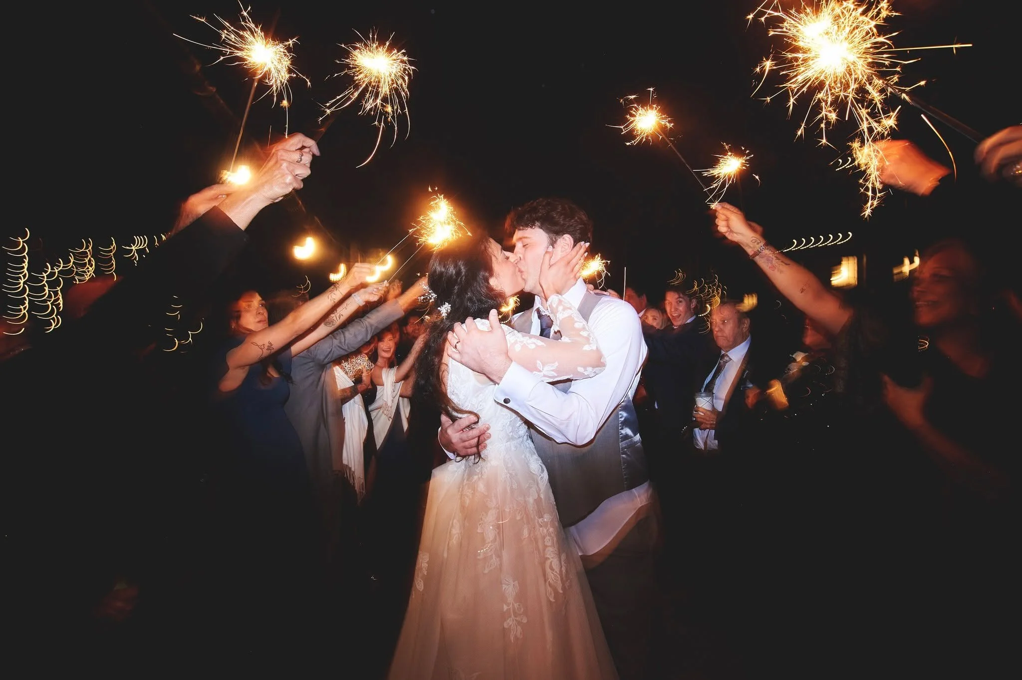 Sparkler send off . . .  whether in Spring, Summer, Fall or Winter sparklers make for a fun way to end your special day!

@bradfordhouse_gardens @orchard_photo 
bradfordhouseandgardens.com
 #intimatewedding #fallweddingseason #flowerybranchweddingven