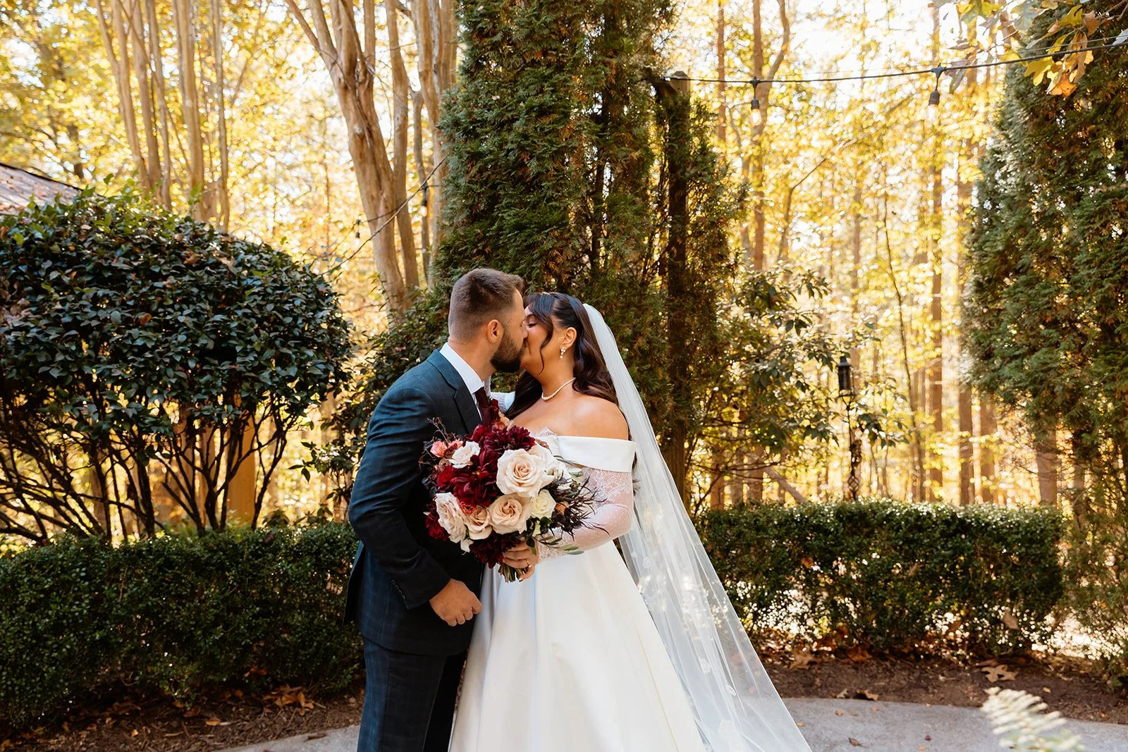 Happy New Year's Eve.  Have a safe and fun evening!

https://www.bradfordhouseandgardens.com/events
@bradfordhouse_gardens @lindseymckinnonphotography @atlantaeventflorals 
 #springweddings #intimatehousewedding #weddingingeorgia #springwedding #wint