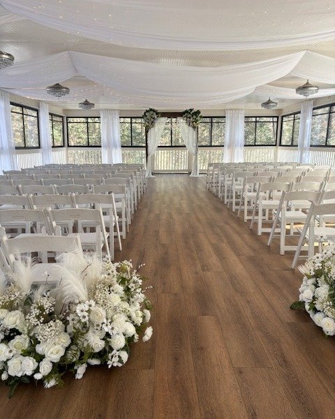 White tones for the ceremony site with hints of pink.  Beautiful Spring vibes are what's needed now that we are supposed to have 6 more weeks of winter!!❄ 🥶

Come visit us for a tour, you can schedule at your convenience at  https://www.bradfordhous