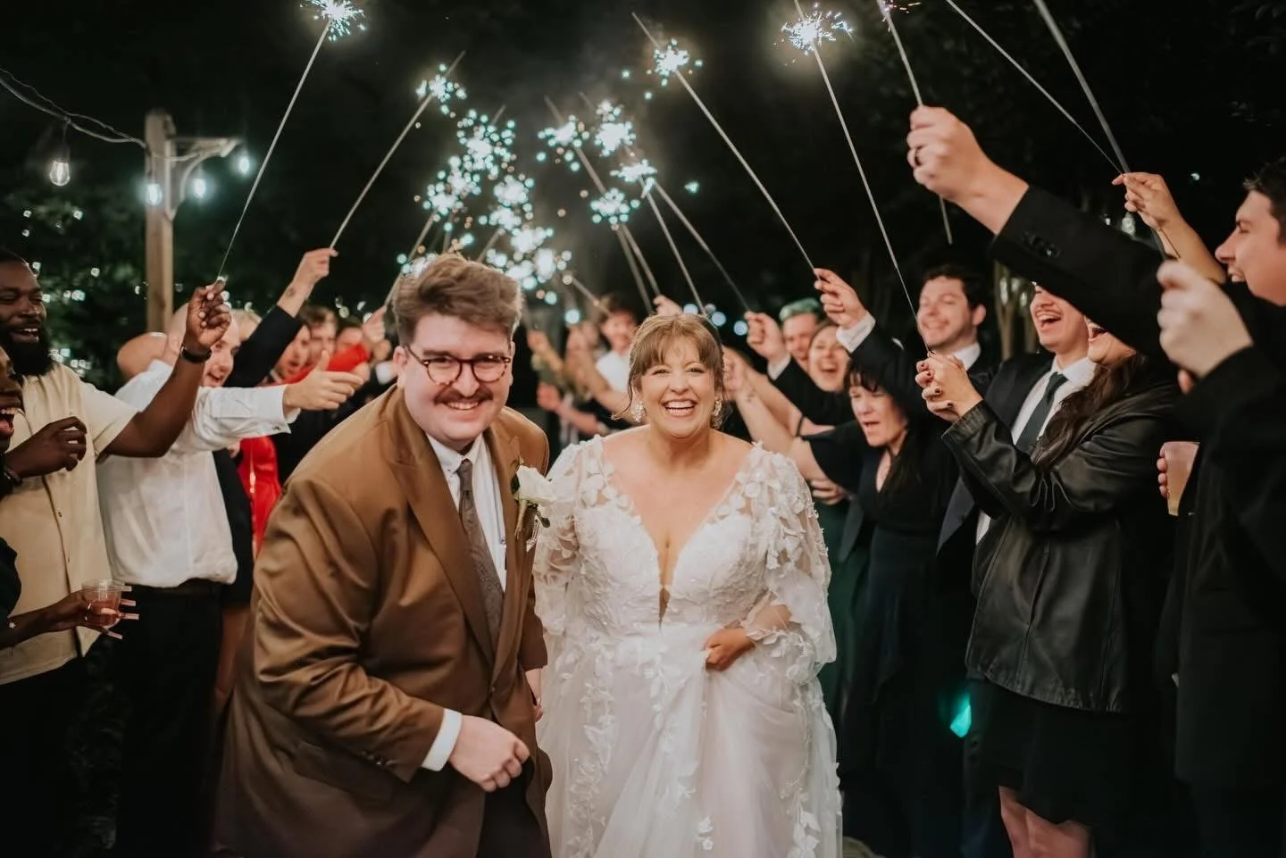 Just love the sparkler Send Off!! Yes. . . we do allow sparklers at our Venue and Yes. . . they make for awesome pictures at the end of the night!!✨🌟

https://www.bradfordhouseandgardens.com/contact-us
@bradfordhouse_gardens Cooper and Co photograph