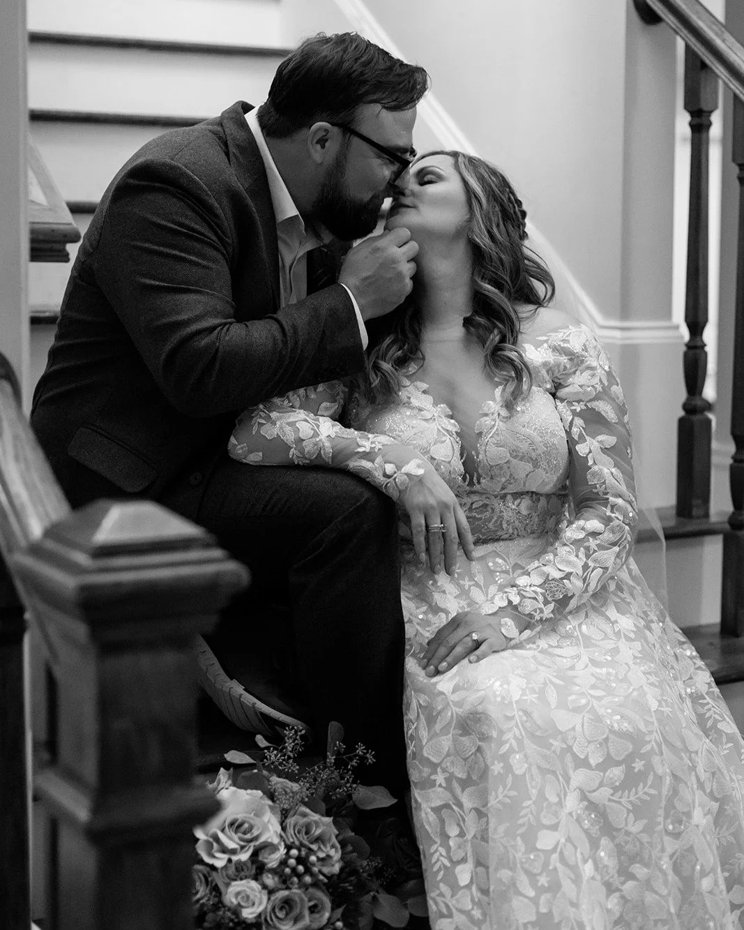 Romantic pics on the stairs are always  my favorite!!

@lindseymckinnonphotography @atlantaeventflorals @bradfordhouse_gardens 

Come see why you want to be a BHG Bride, https://www.bradfordhouseandgardens.com/contact-us
 #trulyallinclusiveweddingven