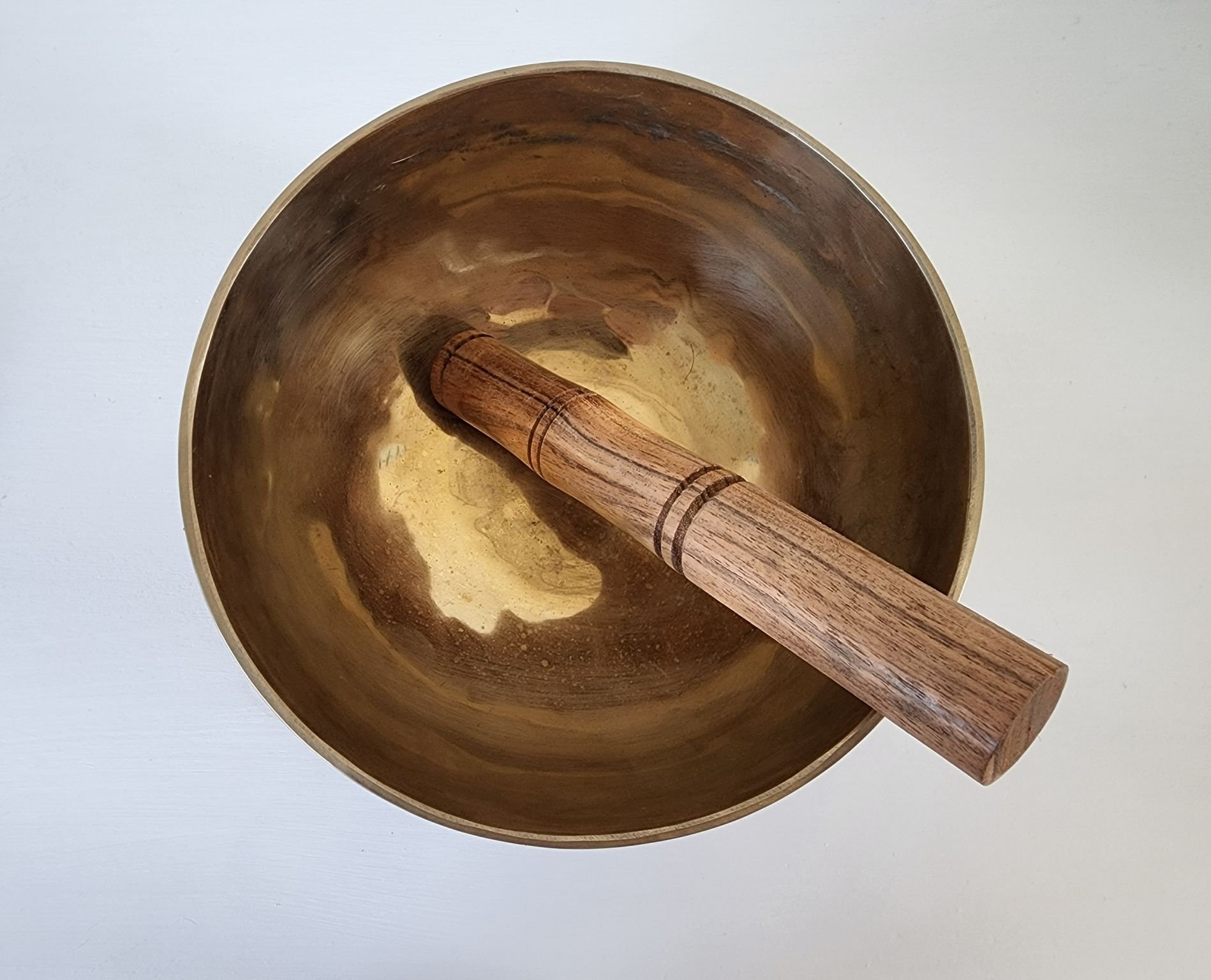 Medium Tibetan Singing Bowl pic 2.jpeg