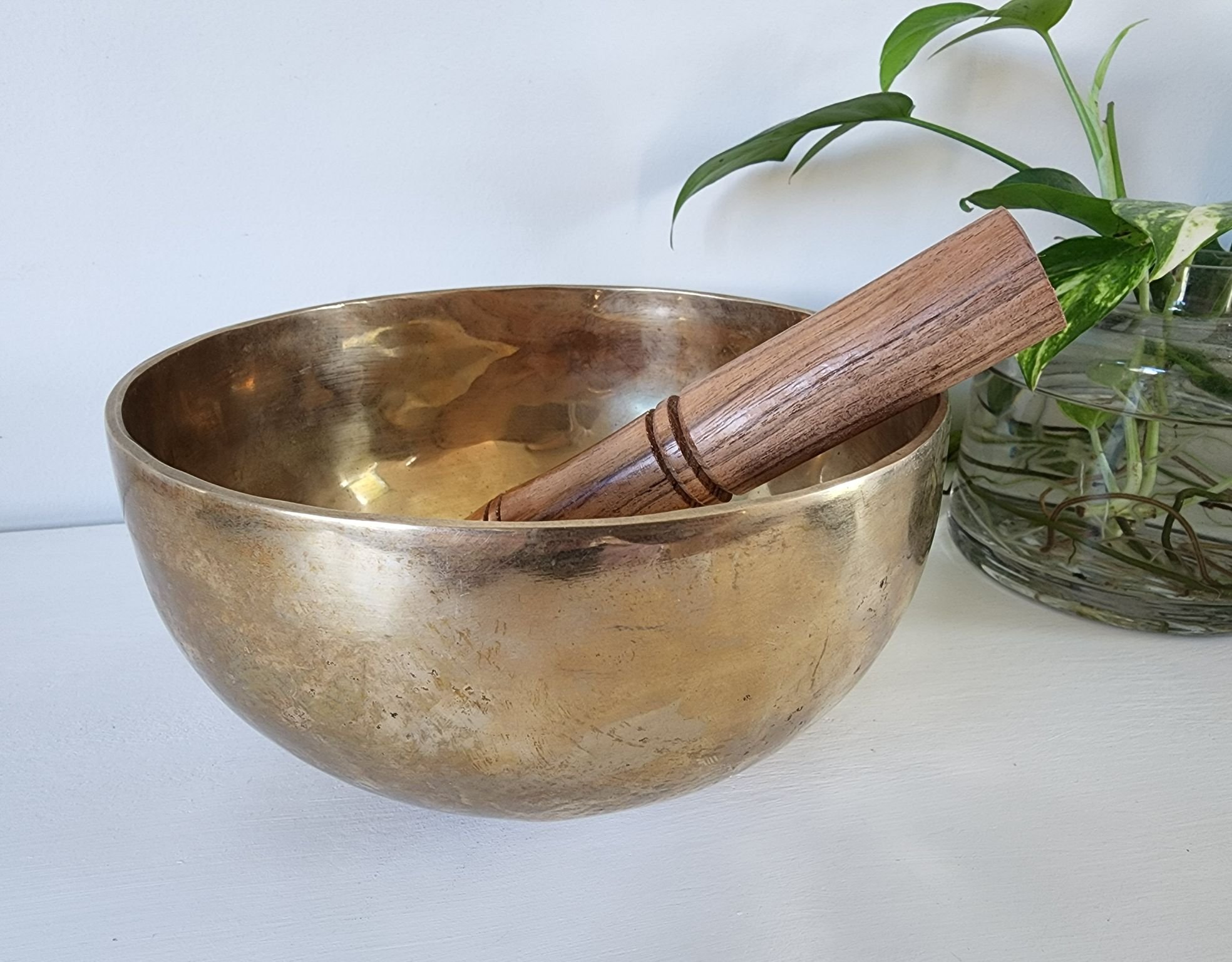 Medium Tibetan Singing Bowl pic 3.jpeg