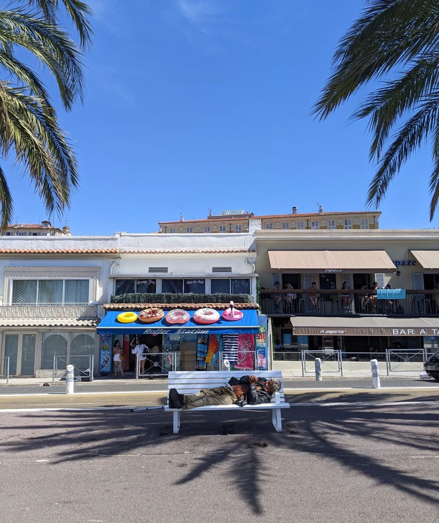 Ich war verliebt. Bin es noch, vielleicht. Da bin ich mir nicht so sicher. Ich war verliebt, in die M&ouml;glichkeit, in ein Gef&uuml;hl, in meine Idee von uns.#southoffrance #dasromantischegedichtiminternet #zwischenzeitbymaggy

#summerfood #wasdasl
