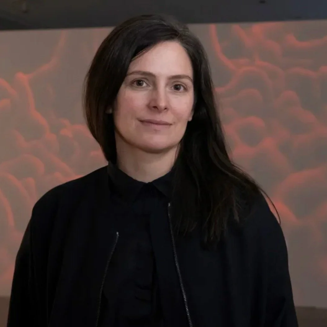 OpenIdea_101 Postdigitale Bildpolitiken - Neupositionierung von Erinnerung und Identit&auml;t im Film

🕔 14. Januar 2026 | 18:00 - 19:00 Uhr
FHV, Geb&auml;ude A, Aula
Vorarlberg

Was erwartet dich?

Der Vortrag gibt einen Einblick in die filmische P