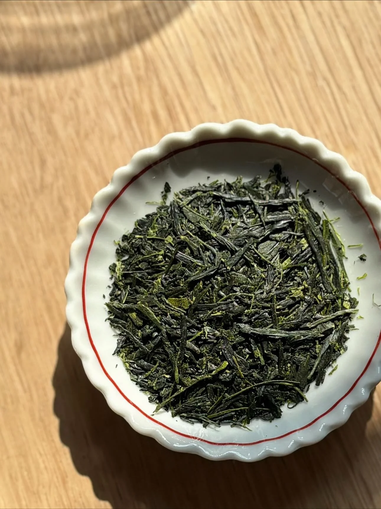 A deep green tea with rich umami and subtle sweetness.

Organic Kirari Sencha is a single-cultivar Sencha from Yame, Fukuoka Prefecture, produced by Mr. Harashima. It is made from the first early May harvest of the Kirari31 cultivar, which has been l