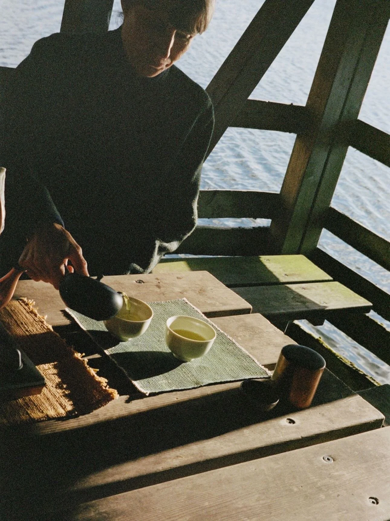 The Sencha Tea Set

Azmaya Hira Kyūsu &amp; Kumidashi Cups.
Handcrafted Tokoname kyūsu with a smooth, unglazed finish and built-in fine ceramic filter, paired with ash-glazed Kumidashi cups from Hasami. A beautifully crafted set for Sencha brewing.

