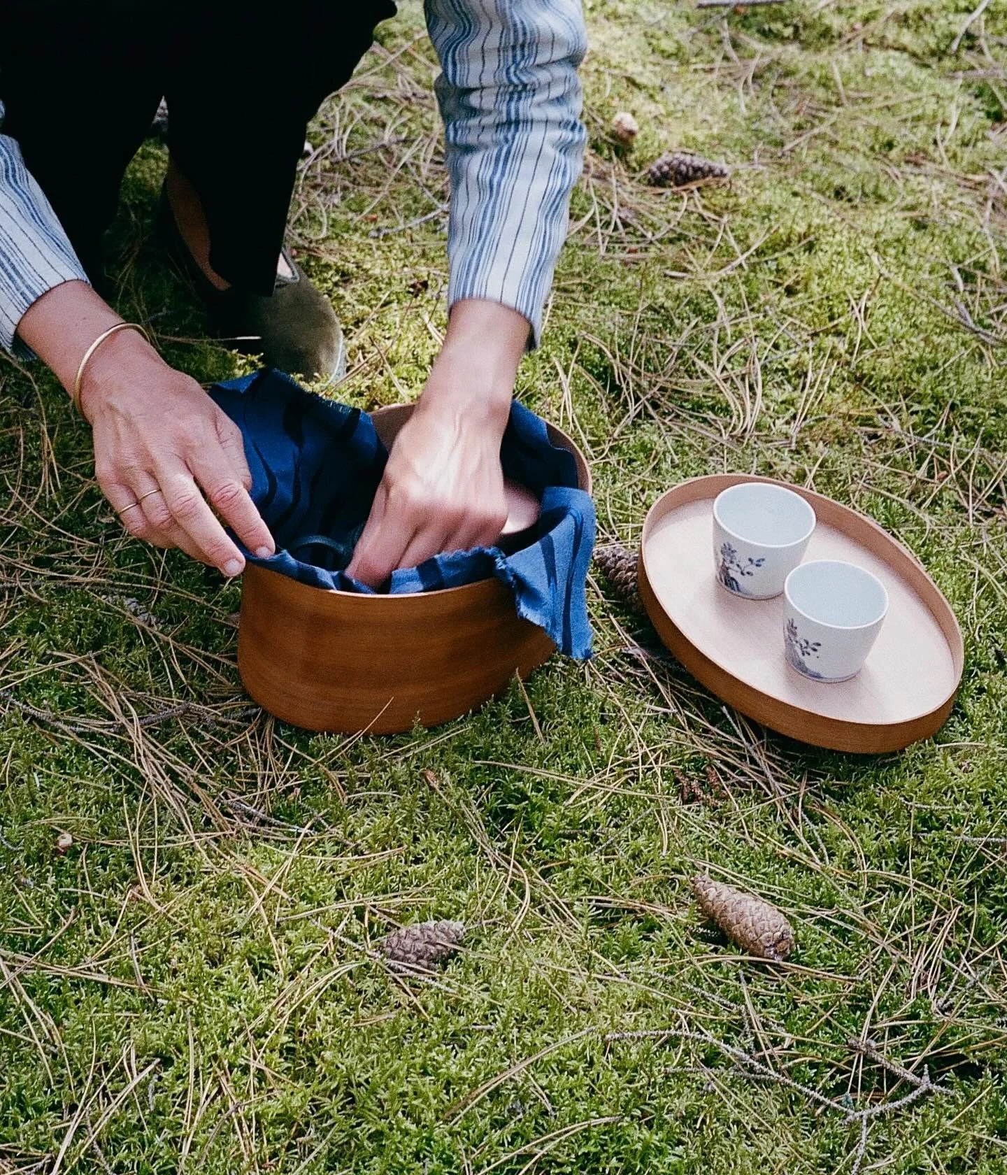 Tea in Nature
Winter, Spring, Summer, or Fall 

Enjoying a cup of tea outdoors adds a special dimension to your daily tea ritual. Surrounded by nature and quiet, everything slows down. I like to keep a pre-packed tea set ready to go, with a small sel