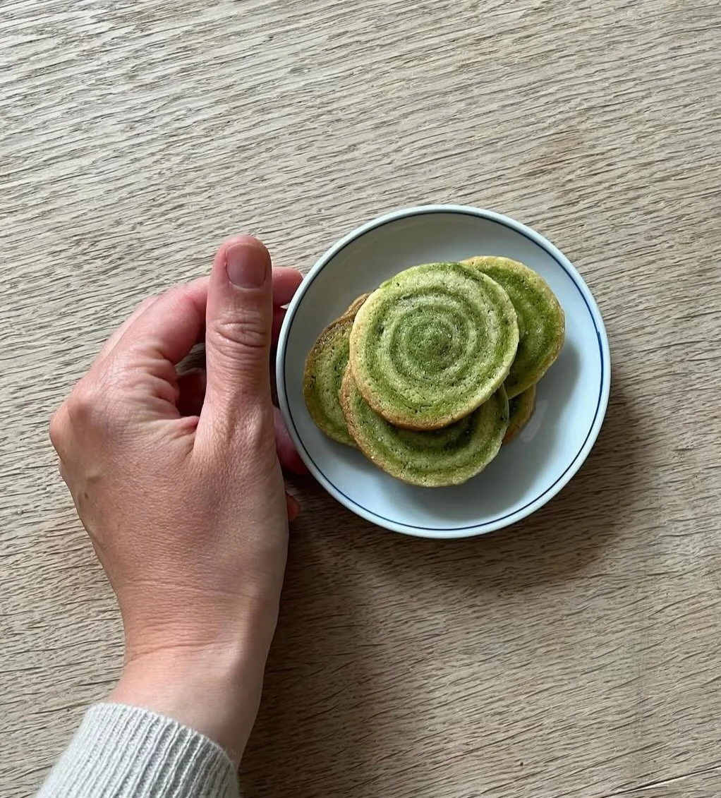 It&rsquo;s the perfect day for baking cookies!

Matcha Swirl Cookies
Recipe by @line.bak 

260 g flour
145 g sugar
180 g butter
1 egg
3 teaspoons Matcha
1/2 lemon

Leave the butter on the kitchen counter until soft. Cut the butter into cubes a