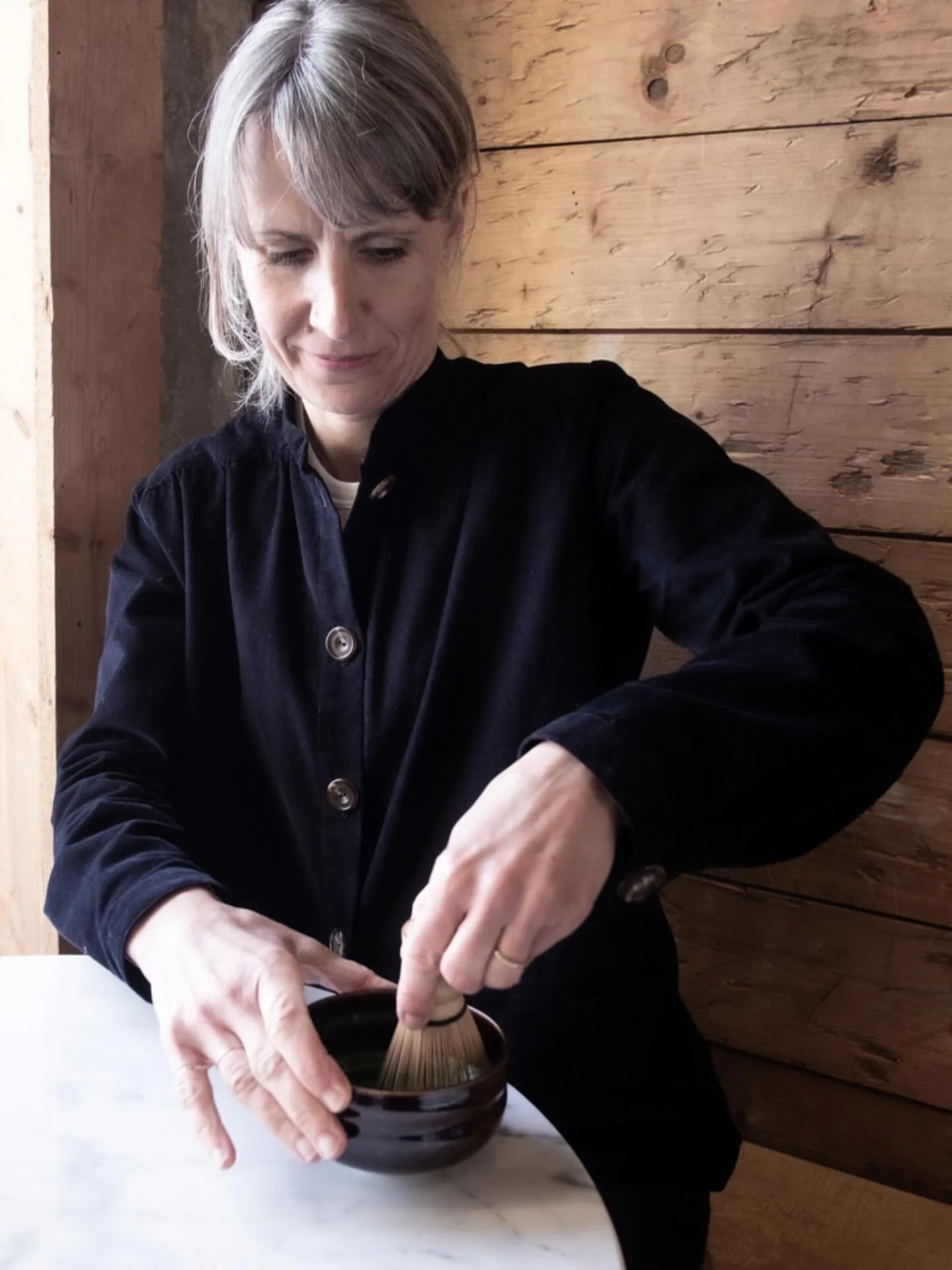 From a beautiful day @flor.svaneke 💚
Sharing my love for Japanese tea and the quiet space one can create around a simple cup of tea. 

Sharing my own favorite teas and brewing tips is such a joy💚