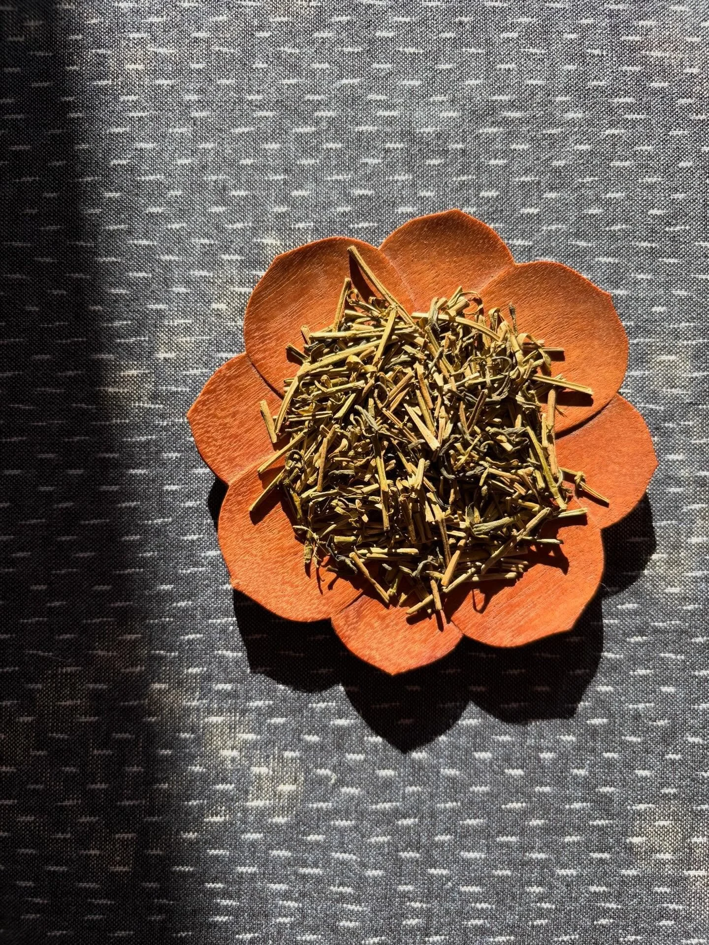 Organic Kuki Hojicha is Now Back in Stock🤎 

A beautiful golden Hojicha, refreshing and easy to drink, with a sweet afternote.