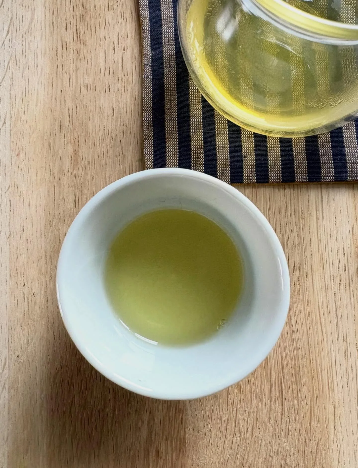 Sampling a new organic Gyokuro from Kagoshima 🍃
Deep umami with fruity, refreshing notes.
This might very well become an addition to our Gyokuro selection.