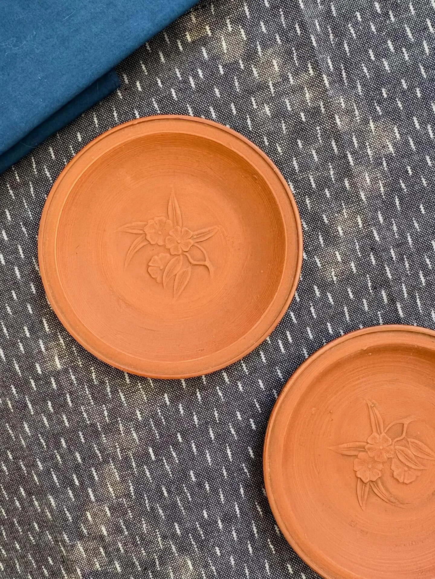 Vintage Sakura Small Plate🌸

Bizen small plate with embossed design of Sakura cherry blossom.

2 available, each is unique.
&Oslash;8.8 x H1.4 cm

Late Edo to Meji period, 19th-20th century
Okayama prefecture, Japan