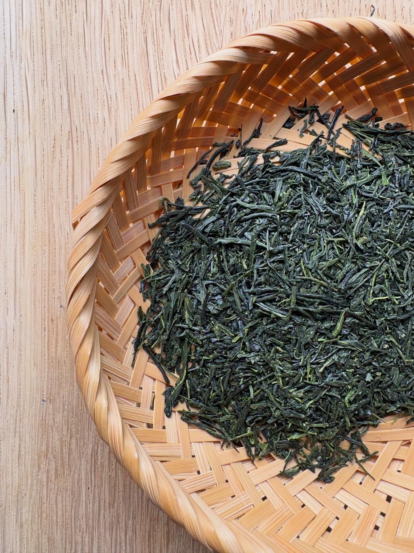 Organic Seiryu Sencha

In the cup: A deep and savory sencha with sweet and mellow notes when brewed at lower temperatures, and a subtle astringency when brewed at a higher temperature. 

Made from organic sencha Yabukita by Mr. Nishi in Makizono, Kag