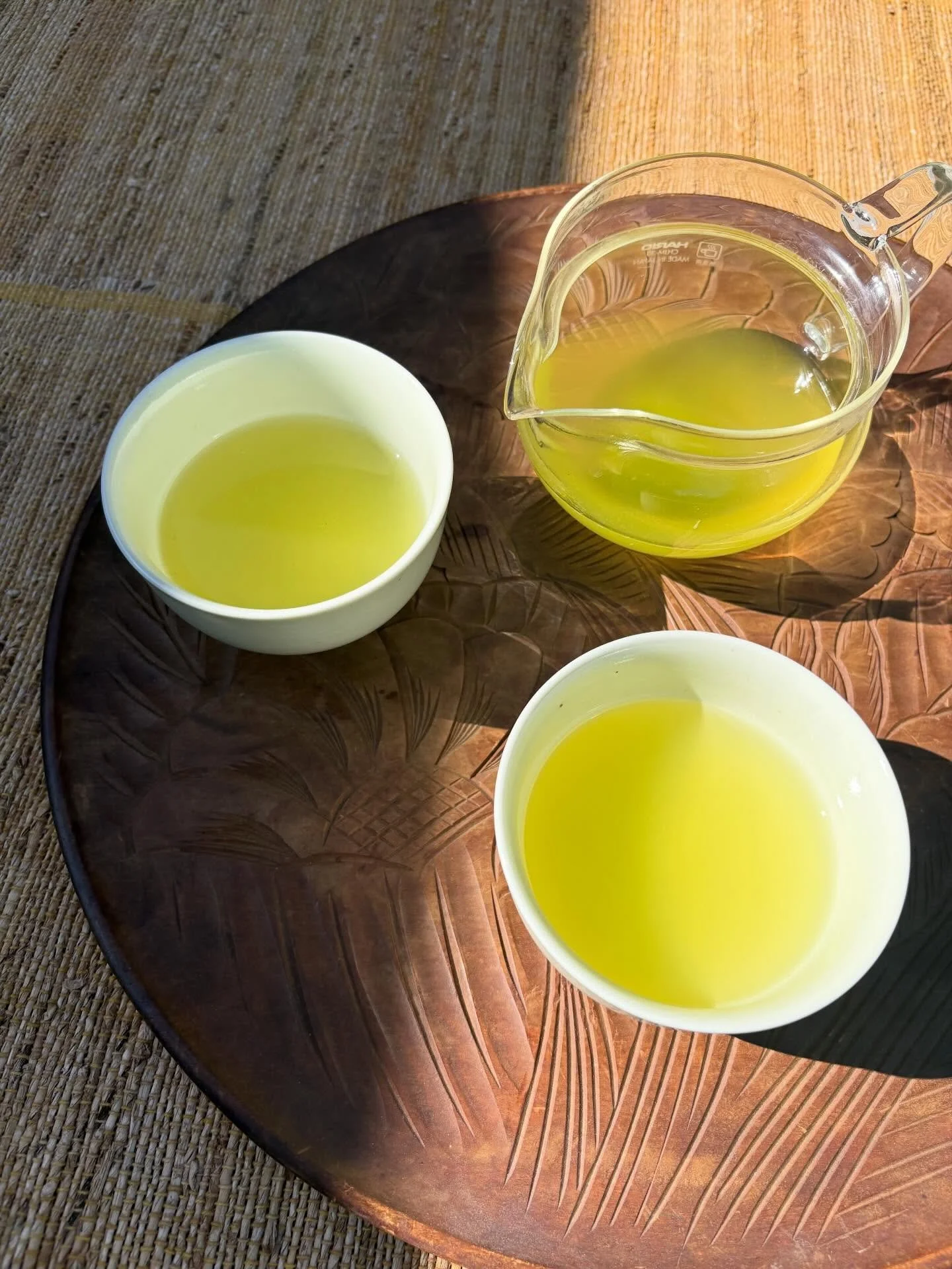 A cup of afternoon Organic Hachiju Hachiya Sencha enjoyed in the sun ☀️🍵

A bright green favorite with a deep umami and buttery, bean notes when brewed at lower temperatures - brewed at slightly higher temperatures this tea offers a rich and refresh