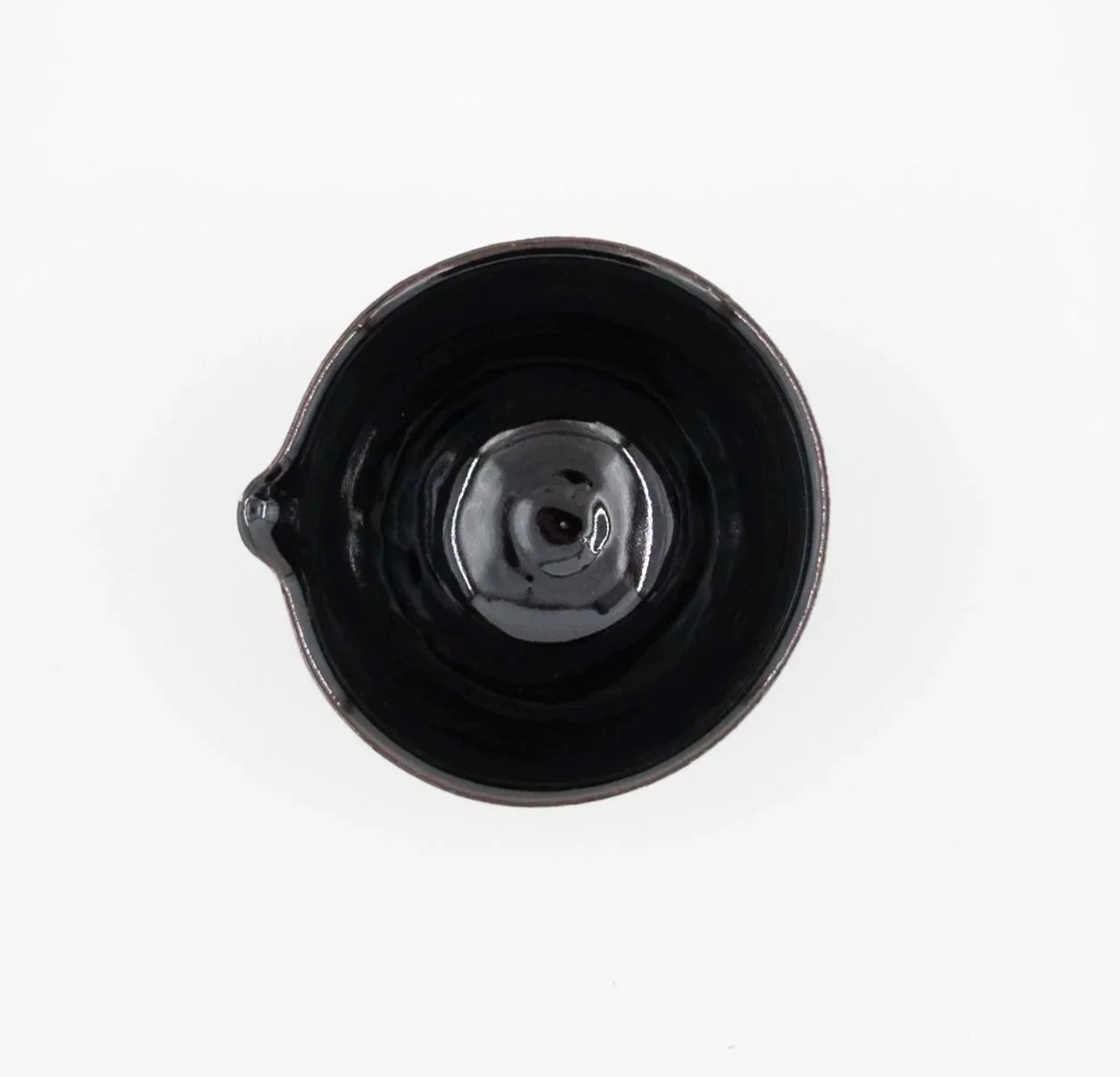 Tyst_Kittachi_Chawan_Spout_Black_Inside.jpg