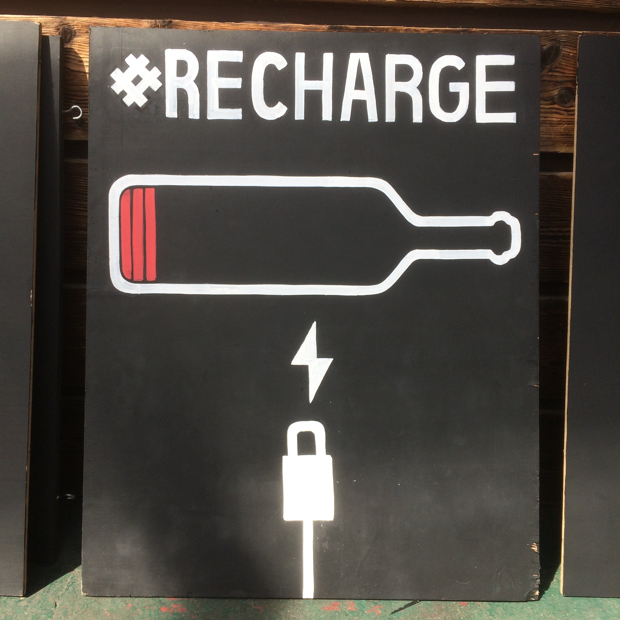 Street Vin signage.
