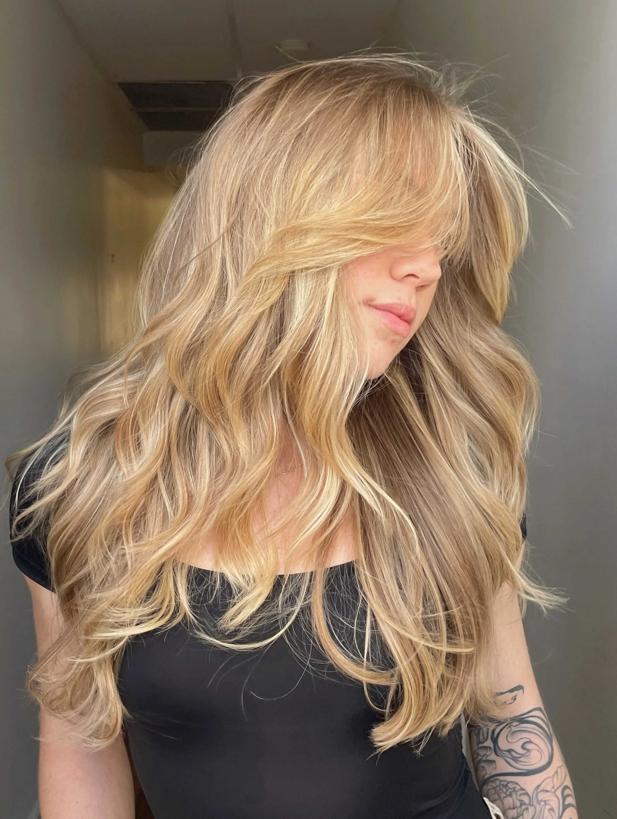 Effortless honey blonde 🍯

Our senior stylist @harrison_maverickhair bringing this colour to life with soft, seamless layers to create natural movement.

Effortlessly beautiful 🤍&nbsp;Swipe for the before

#maverickhairsalon #awardwinningsalon #hon