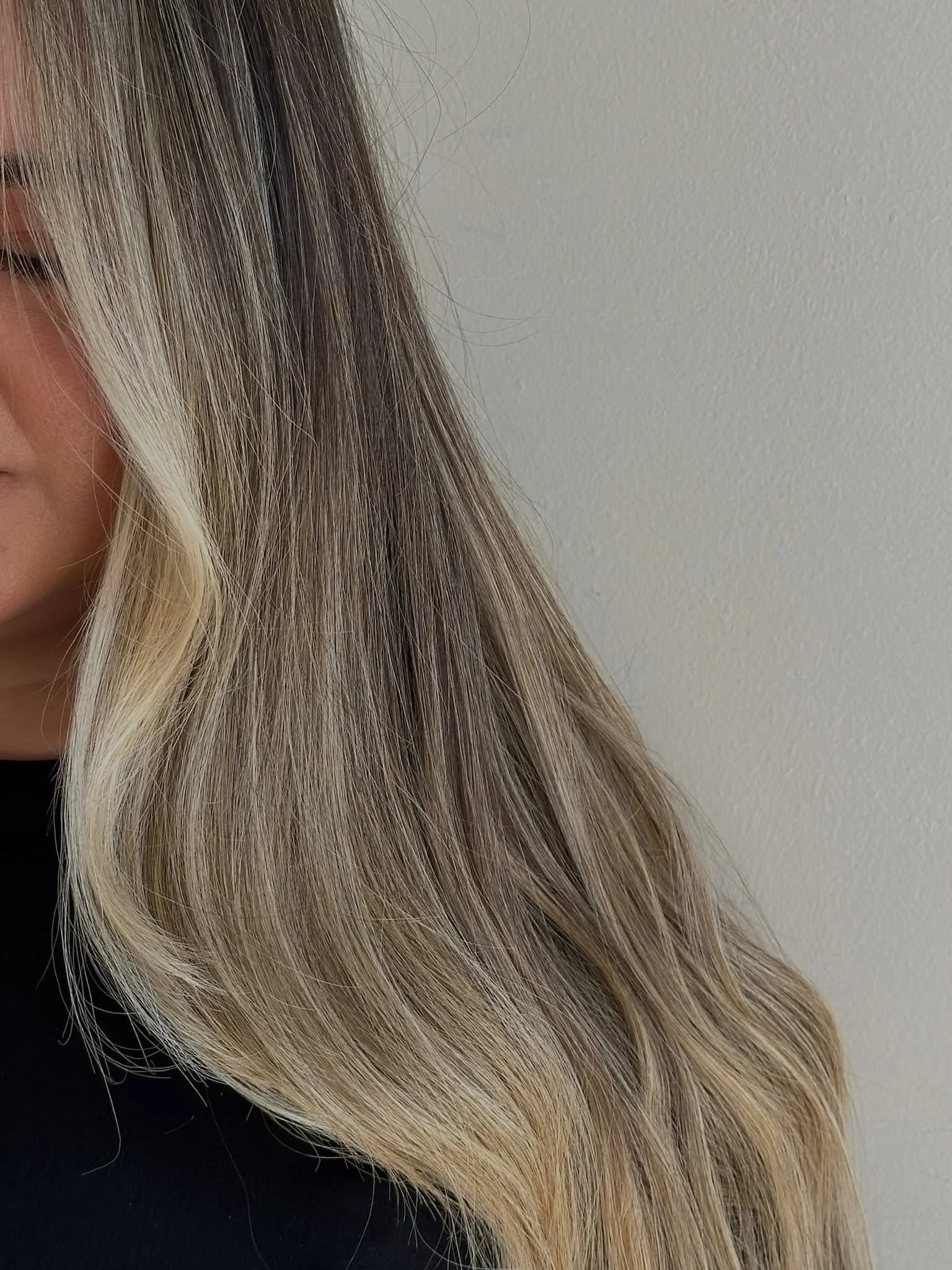 AFTER 🤩 Swipe for the before&hellip; 

It&rsquo;s all in the placement. Adding brightness and dimension through the front to beautifully frame the face, while keeping the overall look soft and seamless.

A little refresh with a BIG impact.

Colour, 