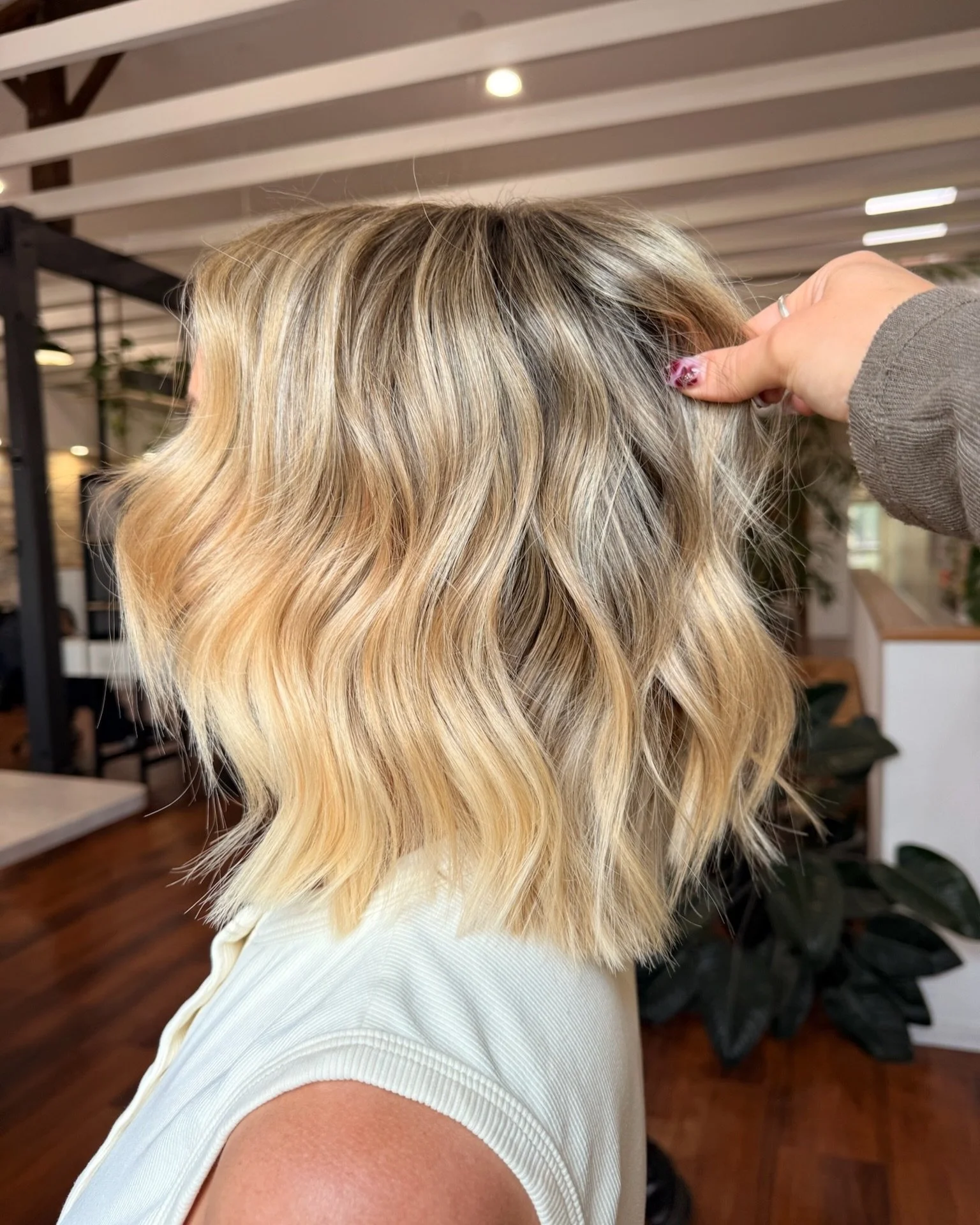 Blonde, bobbed &amp; ready for summer ☀️🍸

Consider this your sign to go shorter and brighter for the warmer months.

Colour, cut and styling by @hairby_lilyneesham 

#maverickhairsalon #awardwinningsalon #bobcut #summerhairinspo #brightblondes